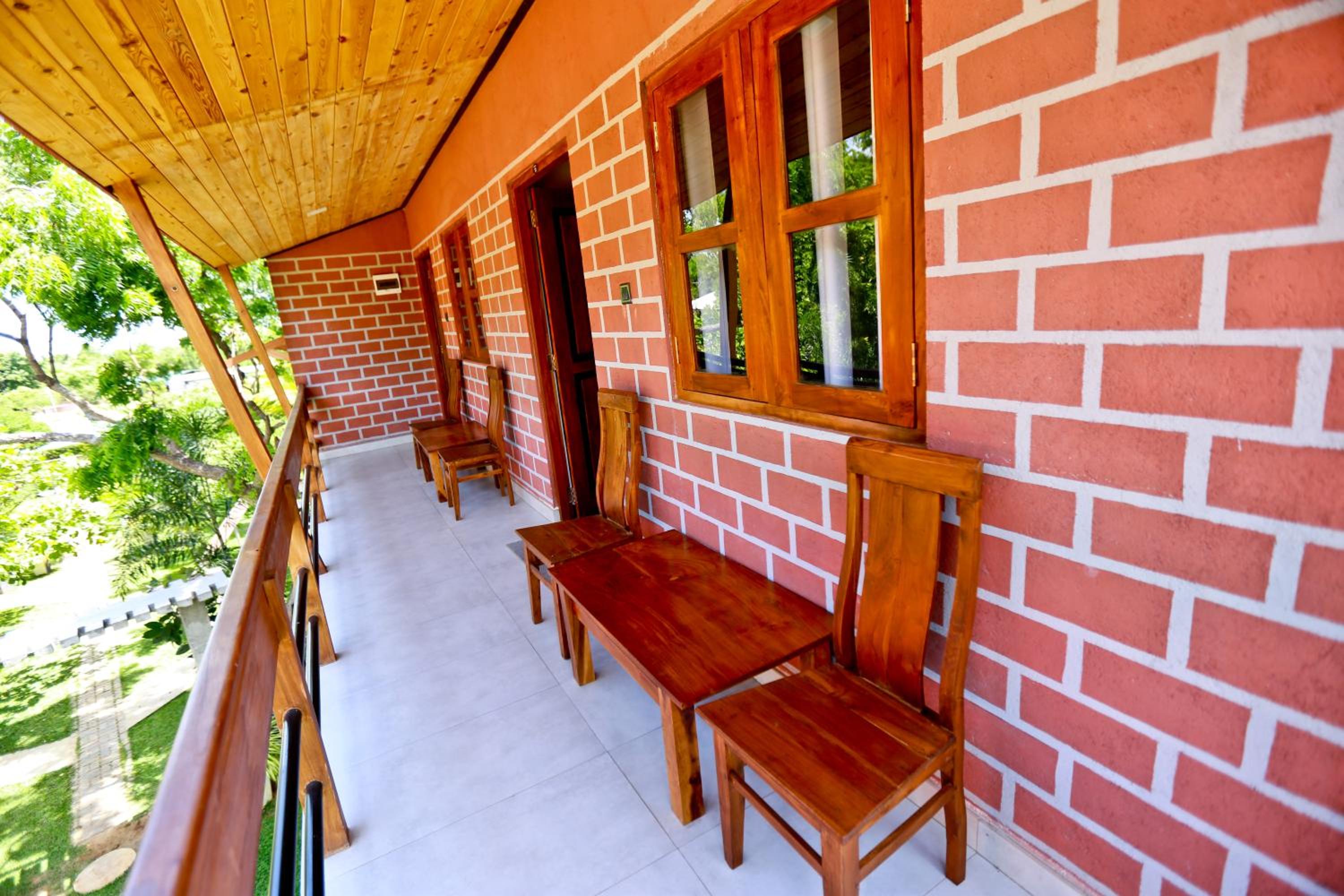 Deluxe Double Room with Balcony photo 2