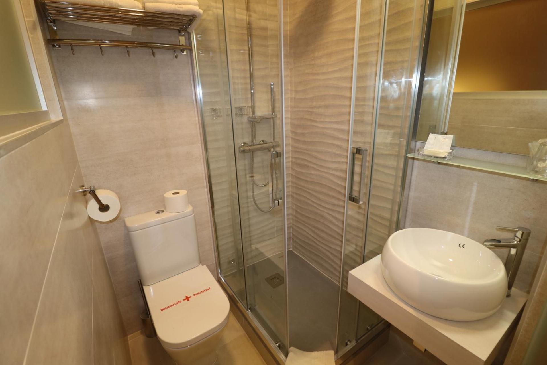 Double Room - Photo 5