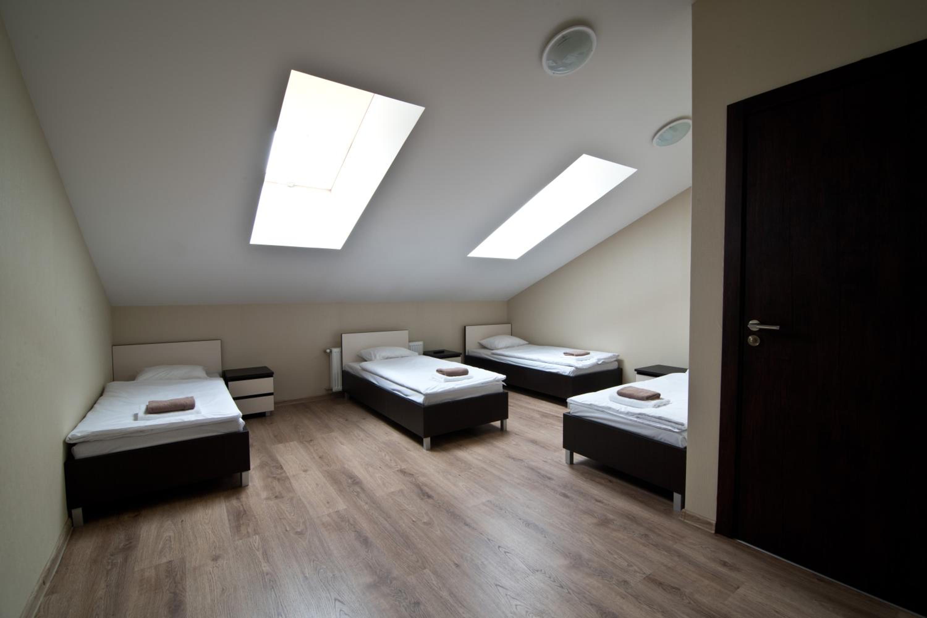 Quadruple Room with four single beds, photo 7
