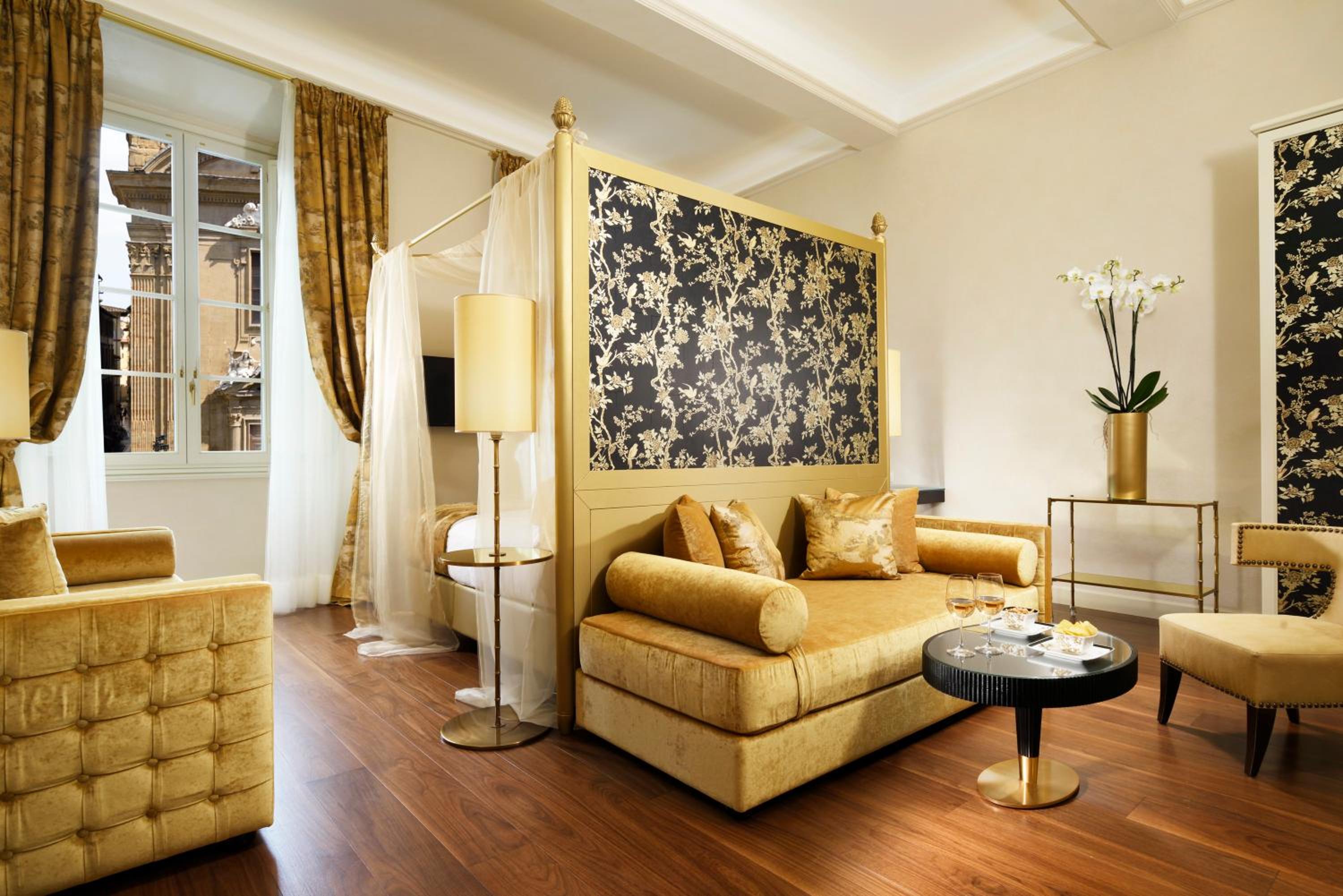 Luxury Suite photo 2