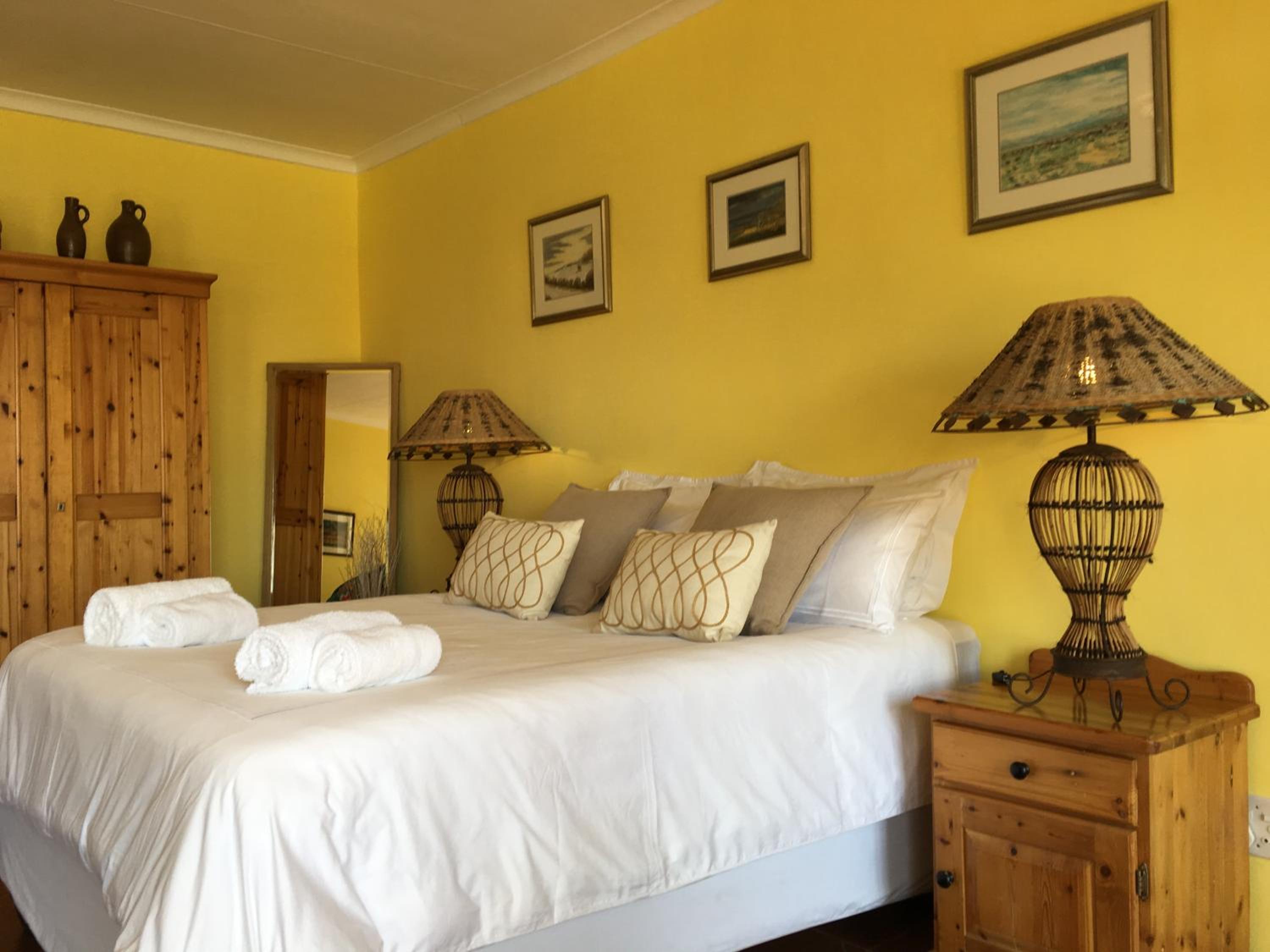 Queen Room with Pool View - Photo 3