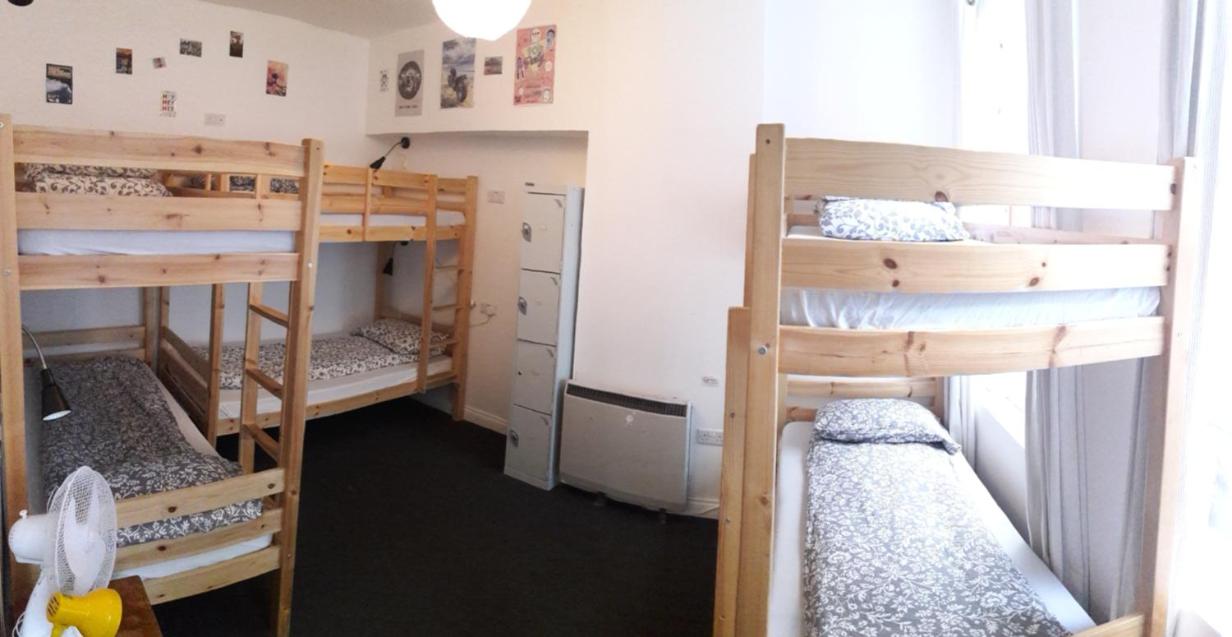 Bed in 6-Bed Mixed Dormitory  - Shared Bathroom photo 1