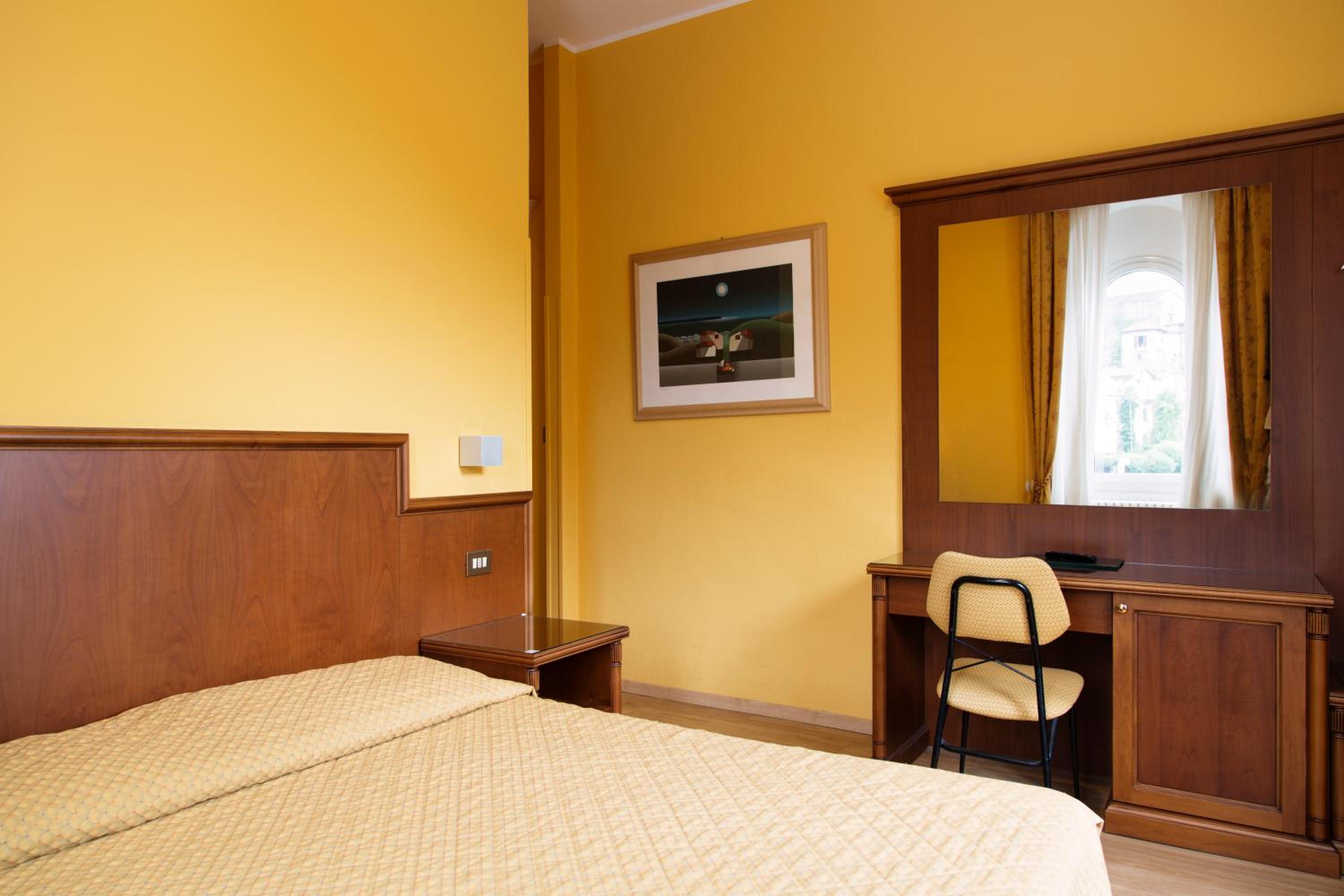 Double or Twin Room - Photo 6