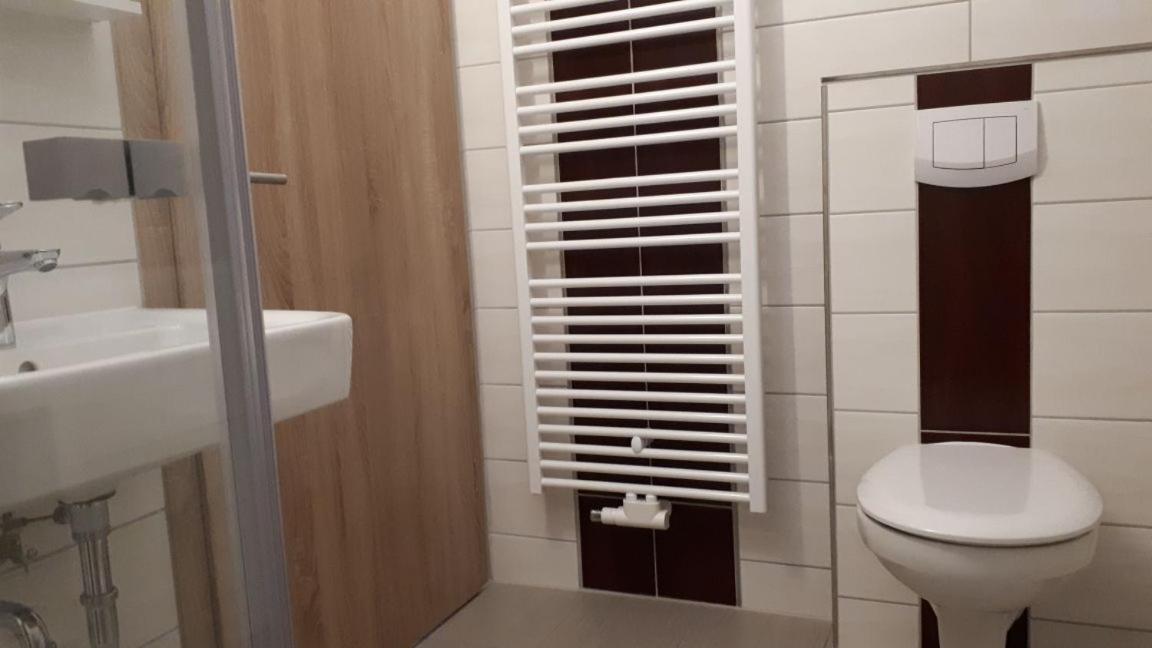 Standard Double Room - Photo 12