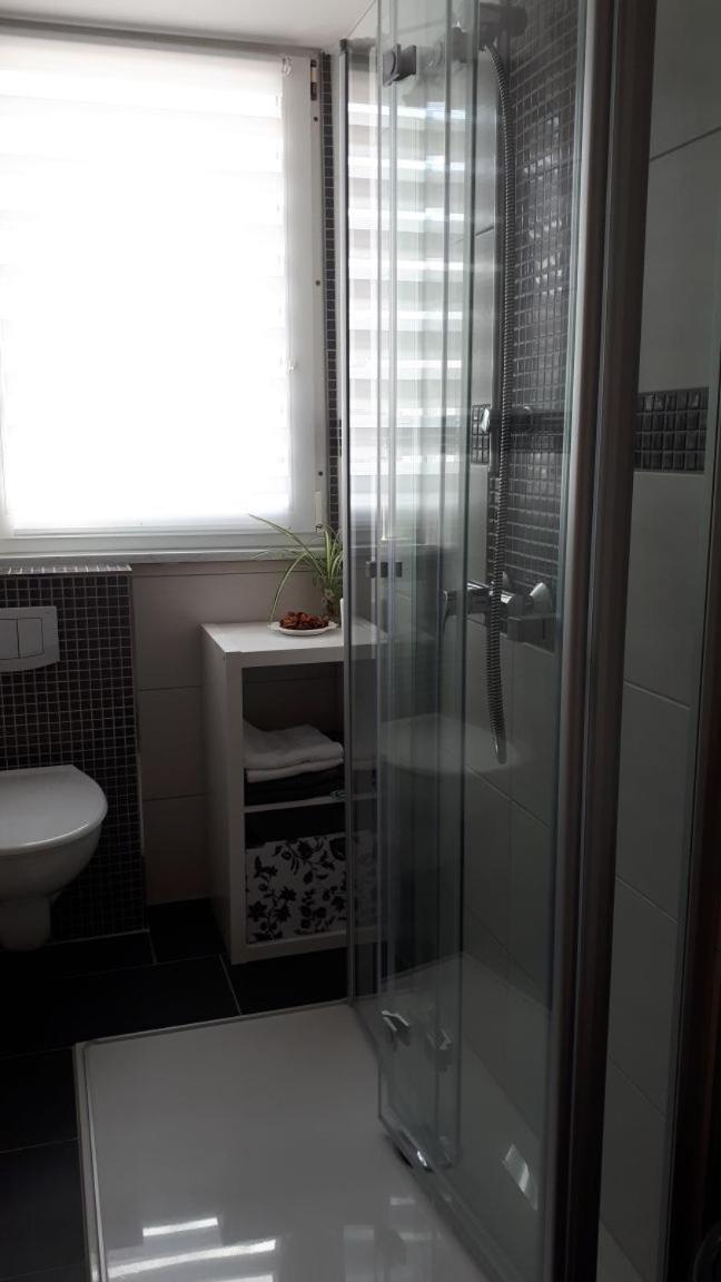 Budget Double Room - Photo 10