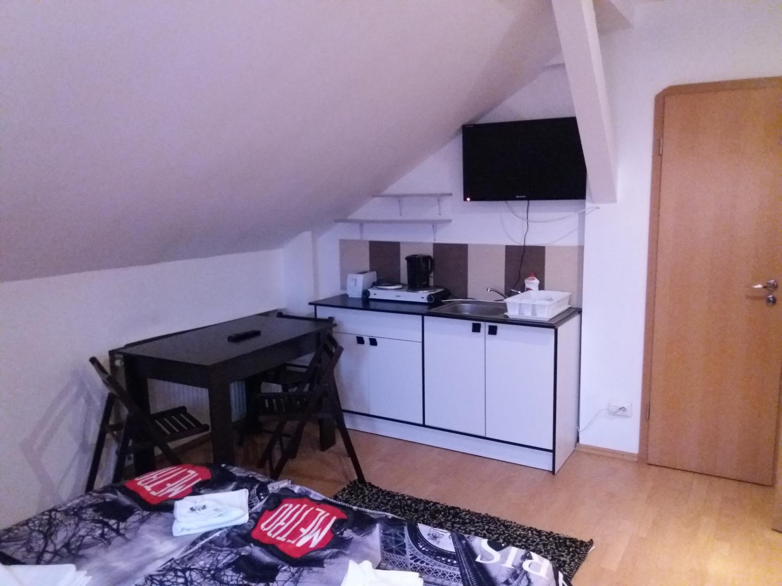 Two-Bedroom Apartment with Kitchenette and Spa Bath - Photo 2