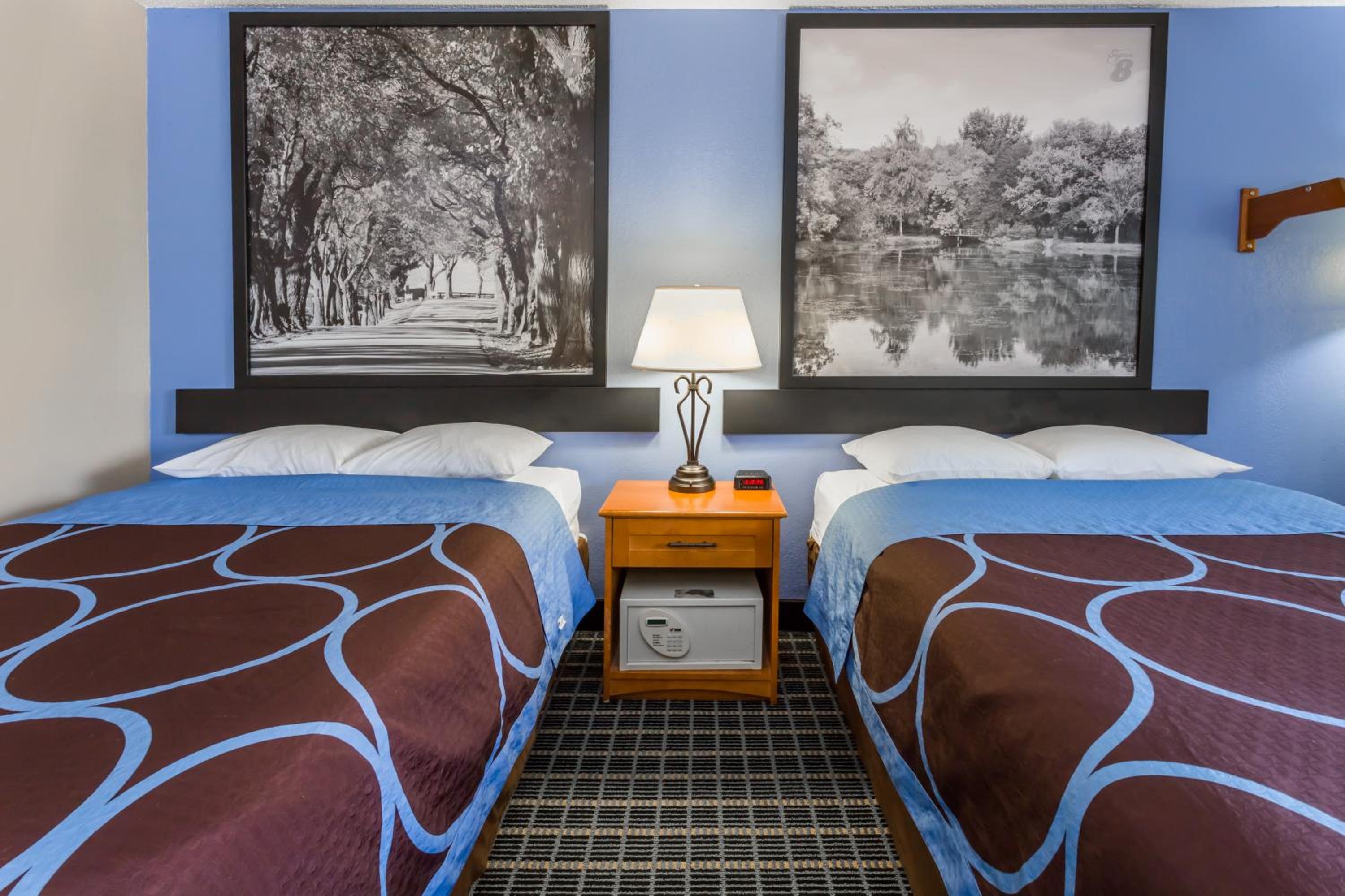 Double Room with Two Double Beds - Non-Smoking - Photo 2
