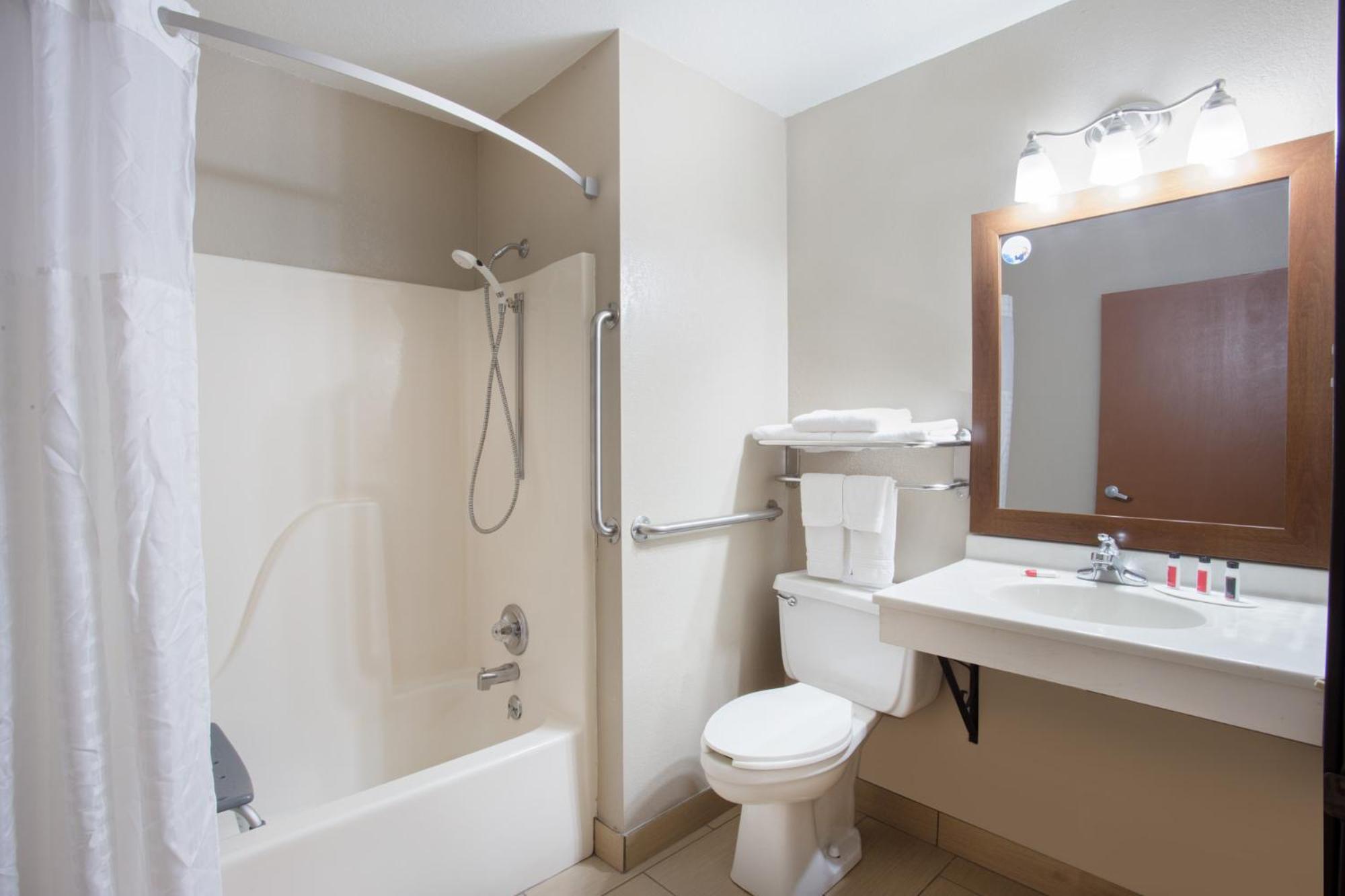 Queen Room - Disability Access/Non-Smoking - Photo 8