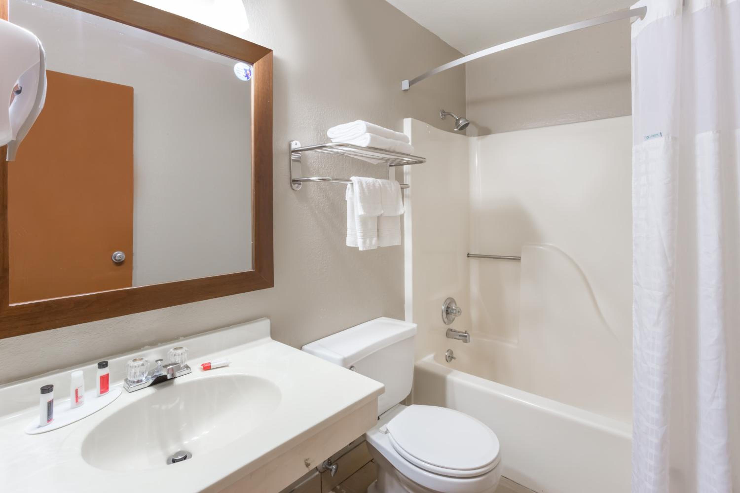 Double Room with Two Double Beds - Non-Smoking - Photo 8