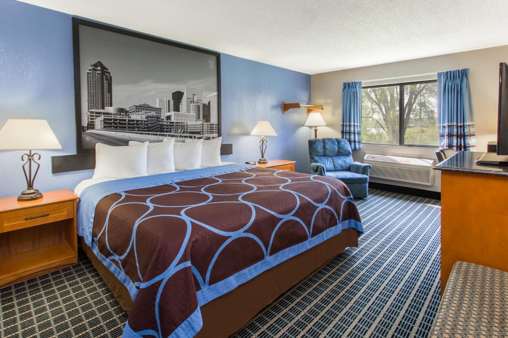 King Room - Non-Smoking - Photo 4