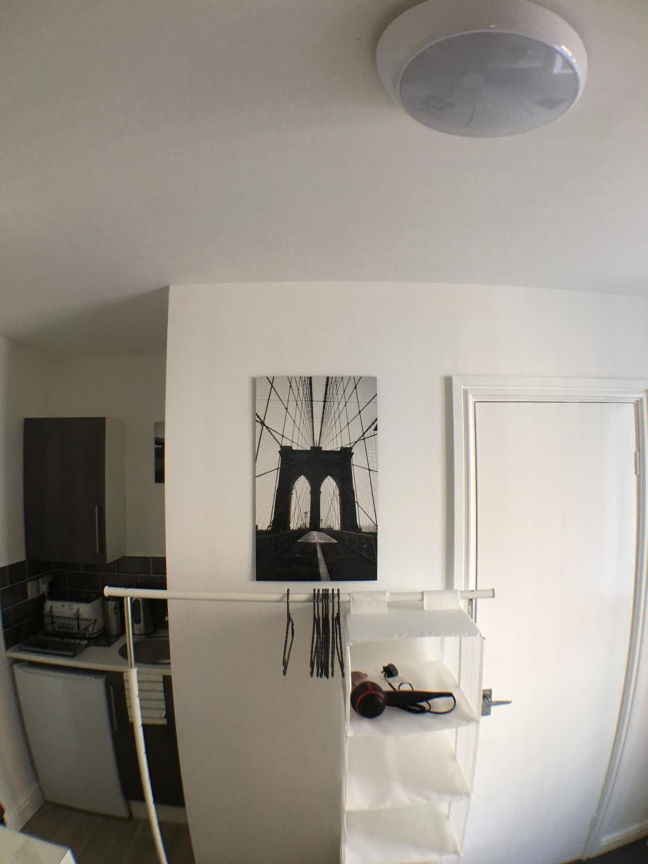 Budget Double Room - Photo 13