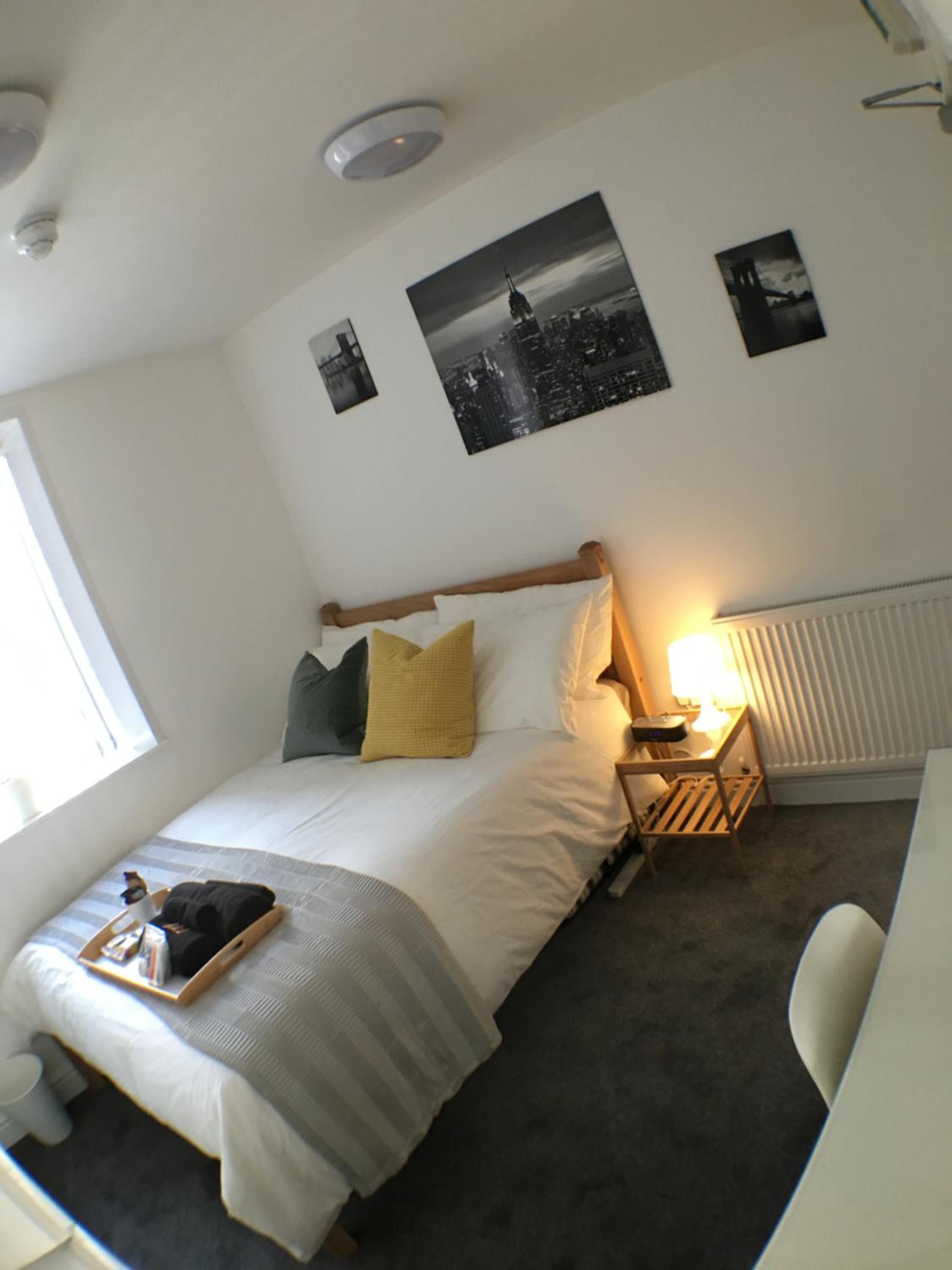 Budget Double Room - Photo 18