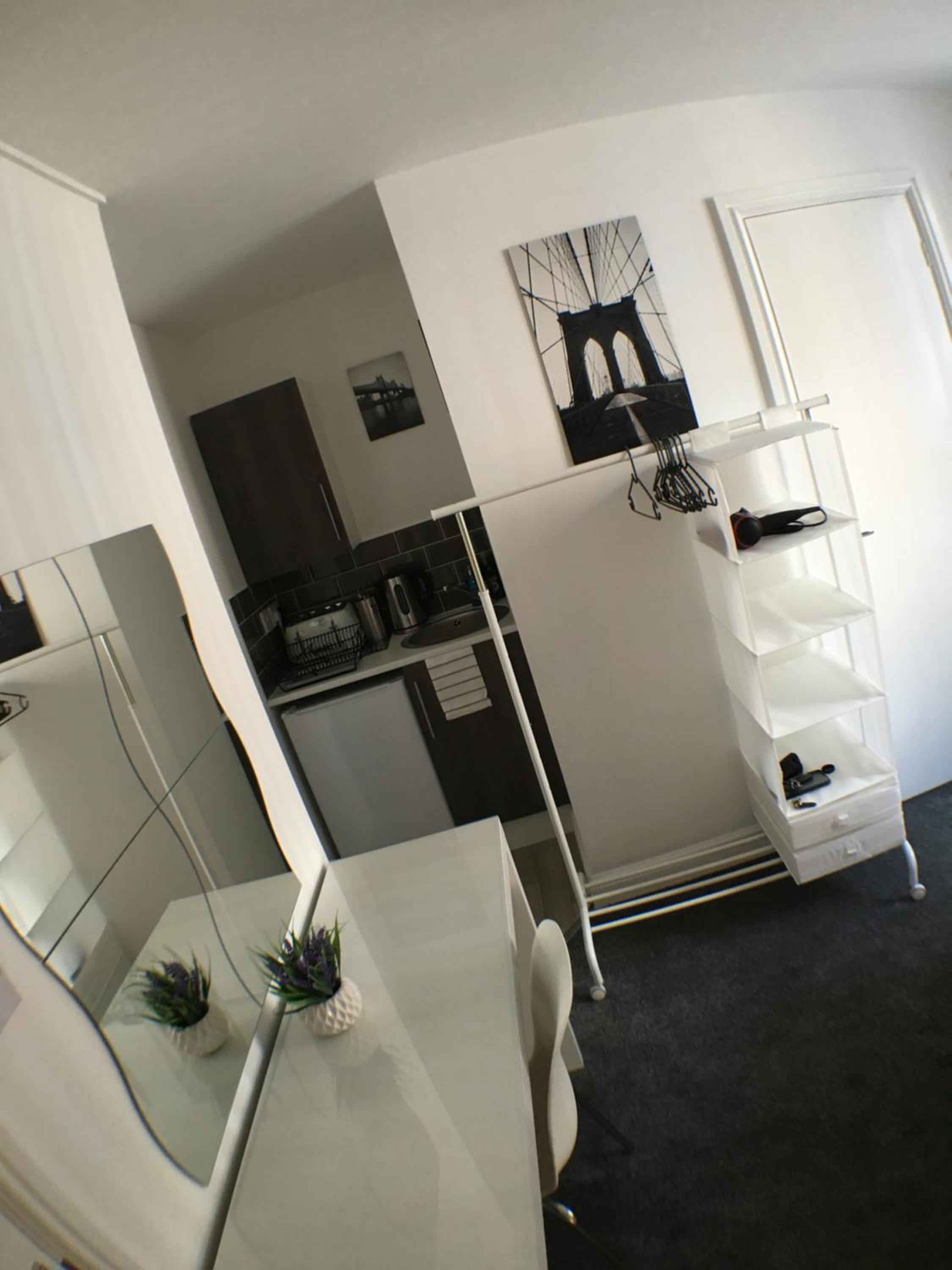 Budget Double Room - Photo 19