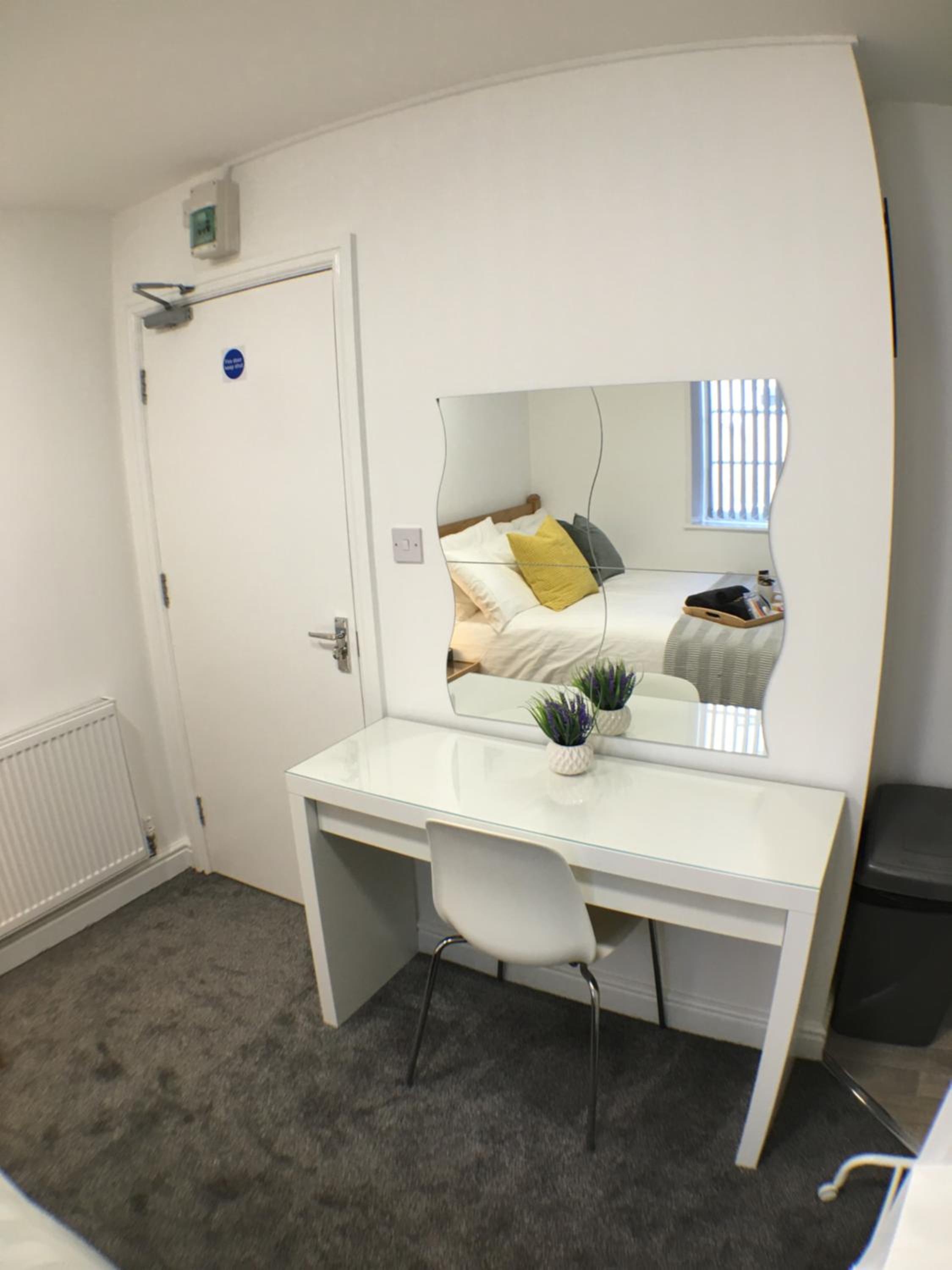 Budget Double Room - Photo 30