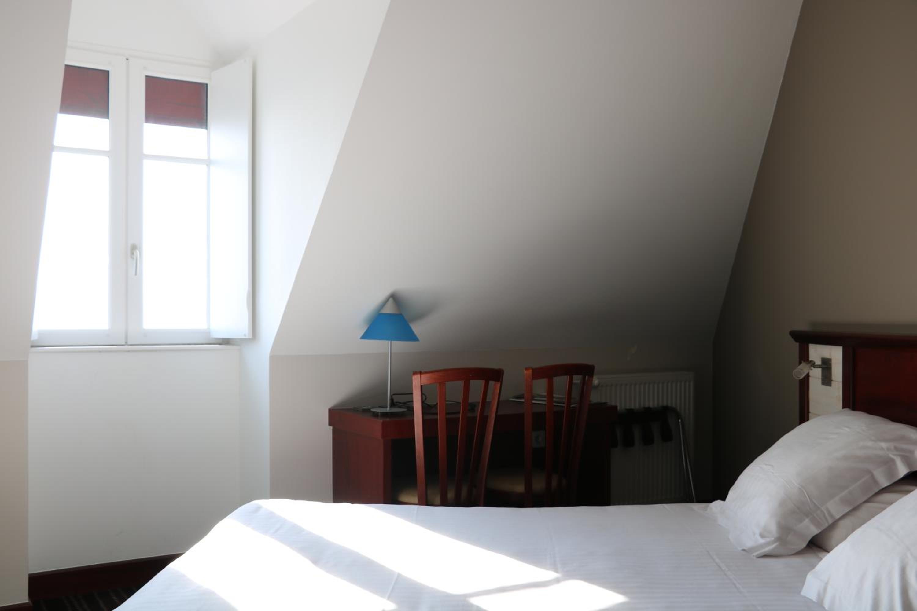 Standard Double Room with Sea or Harbor View - Photo 2