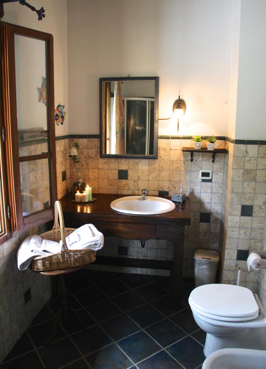 Double or Twin Room with Private Bathroom - Photo 10