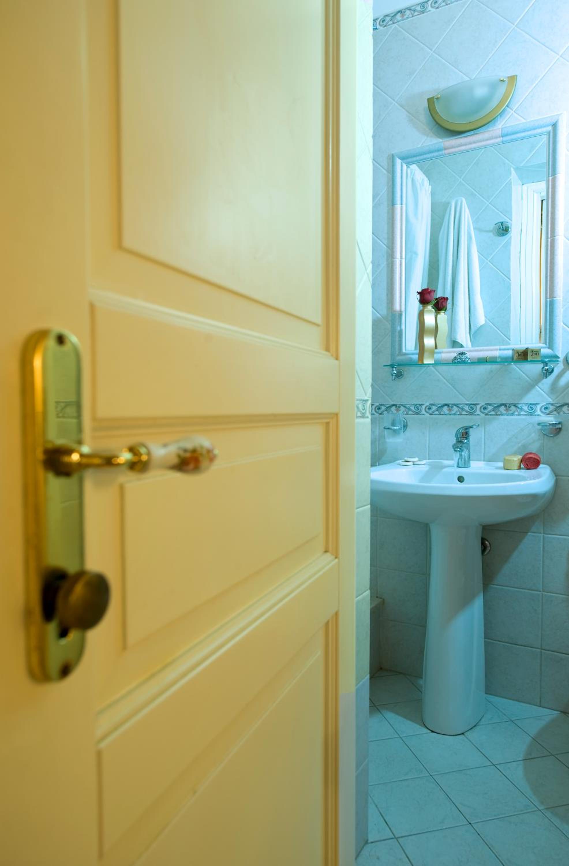 Double or Twin Room - Photo 2