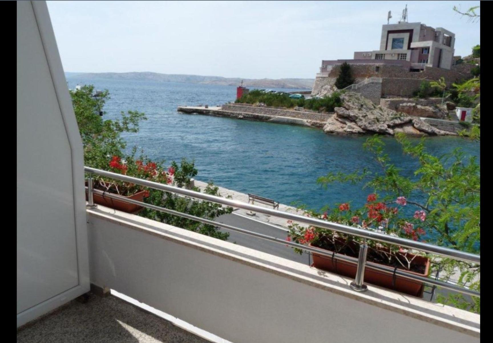 Deluxe Double Room with Balcony and Sea View - Photo 3