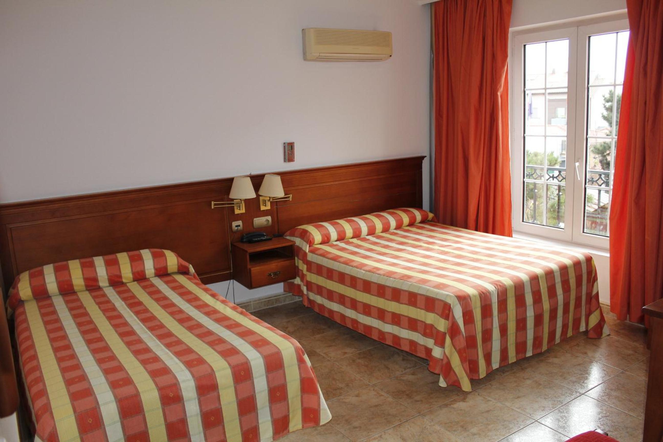 Twin Room - Photo 1