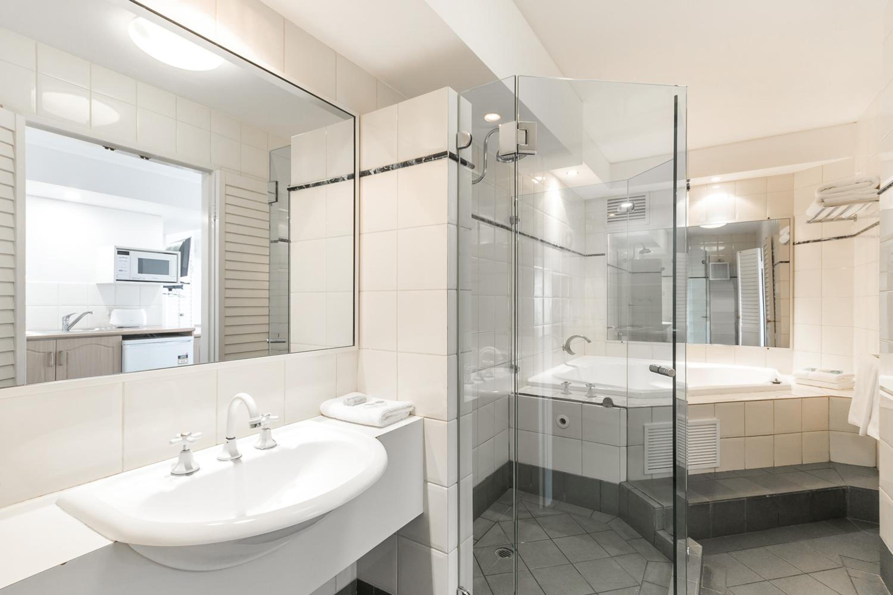 Deluxe Suite with Spa Bath