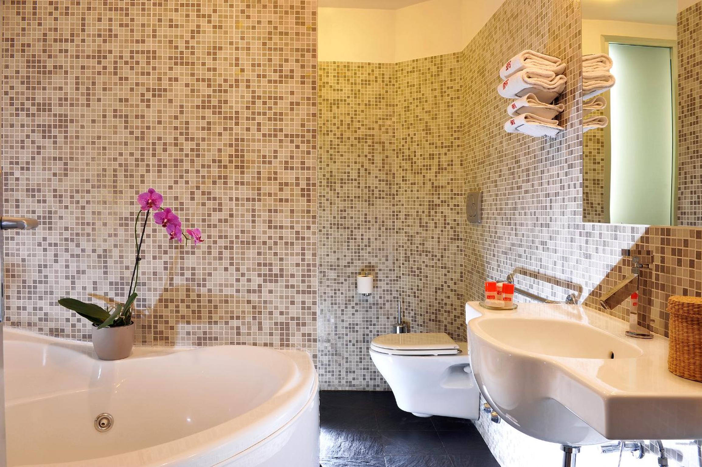 Deluxe Double Room with City View photo 2