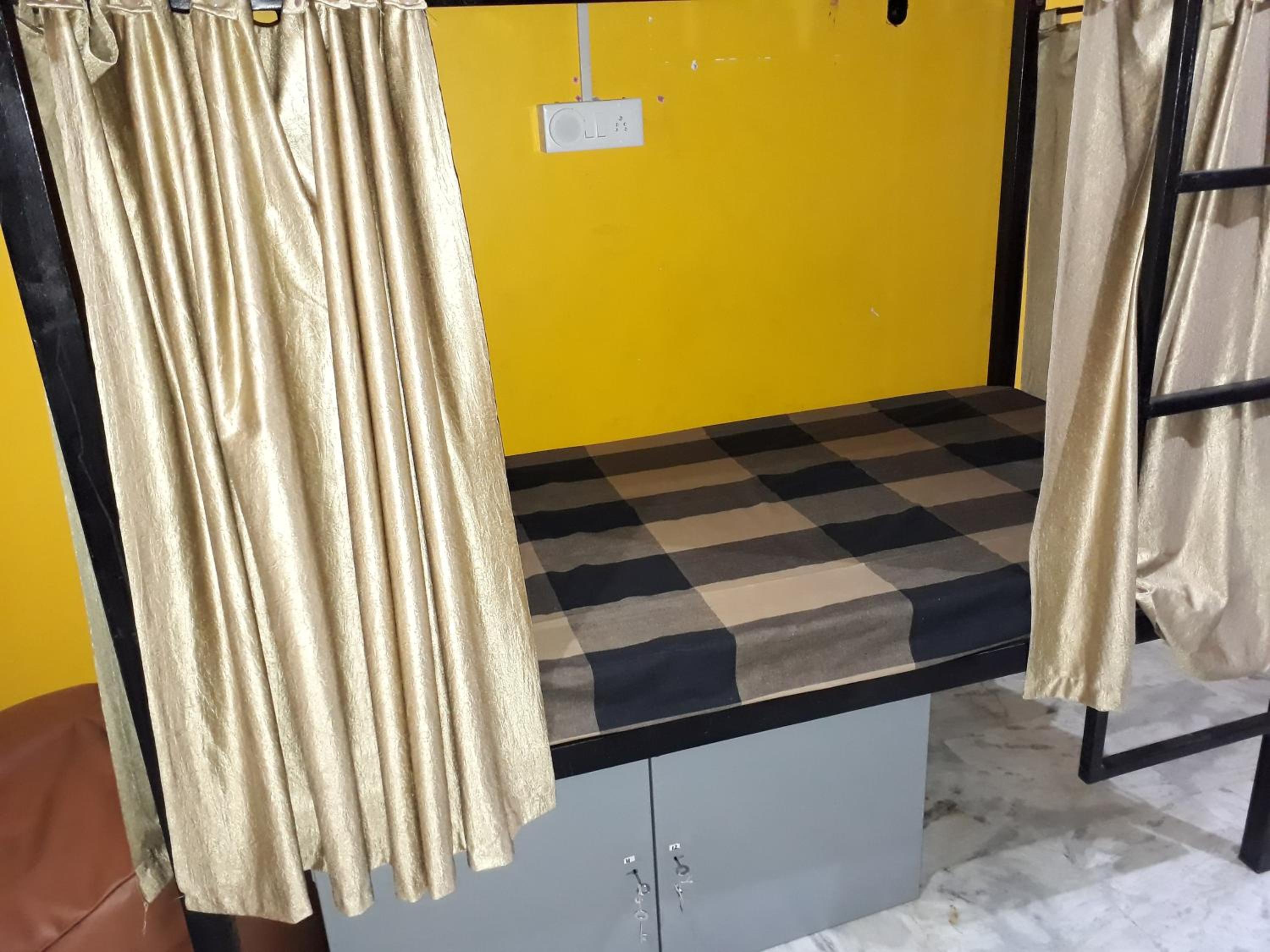 Bed In 6-Bed Mixed Dormitory Room