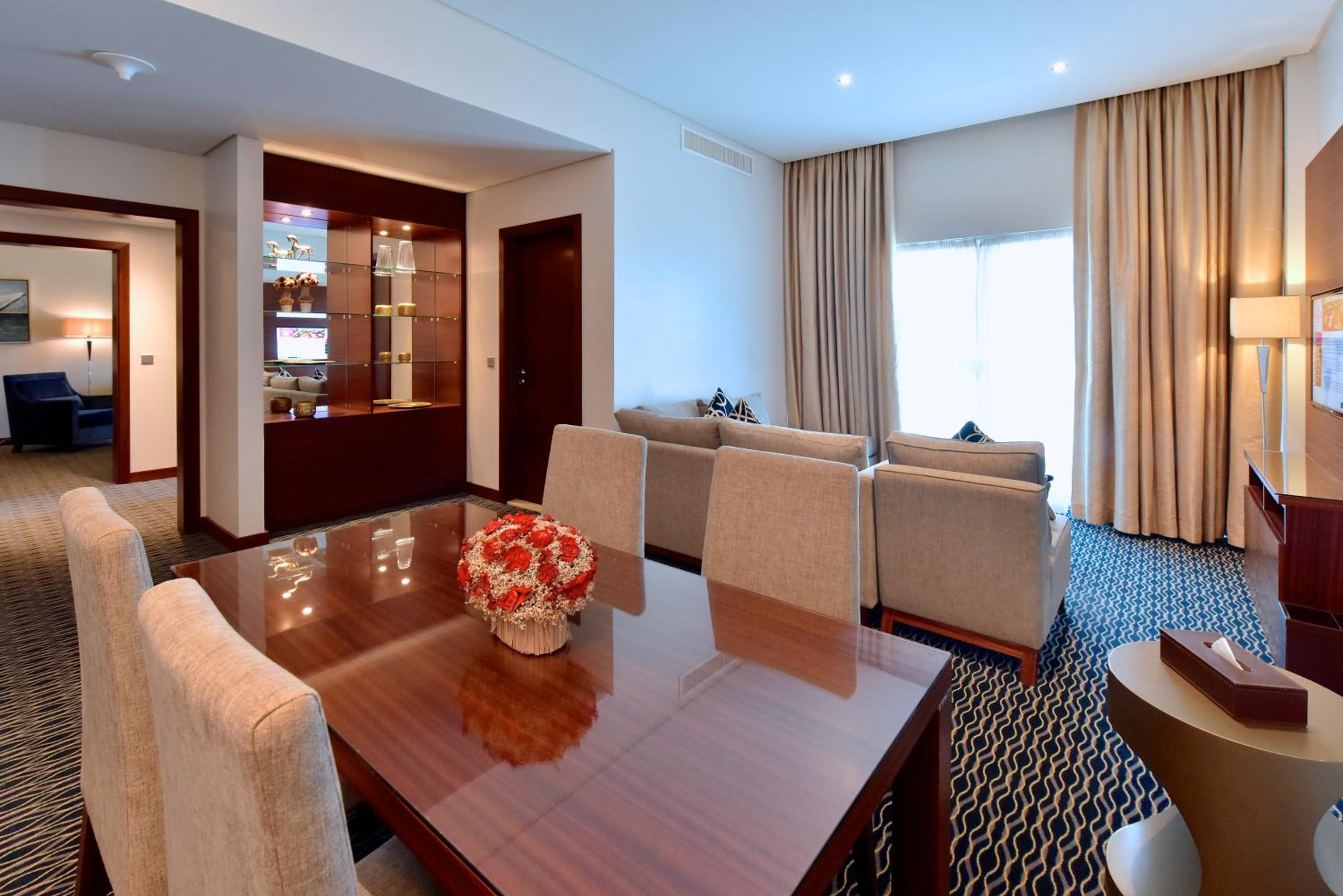 Junior King Suite - Non-Smoking photo 1