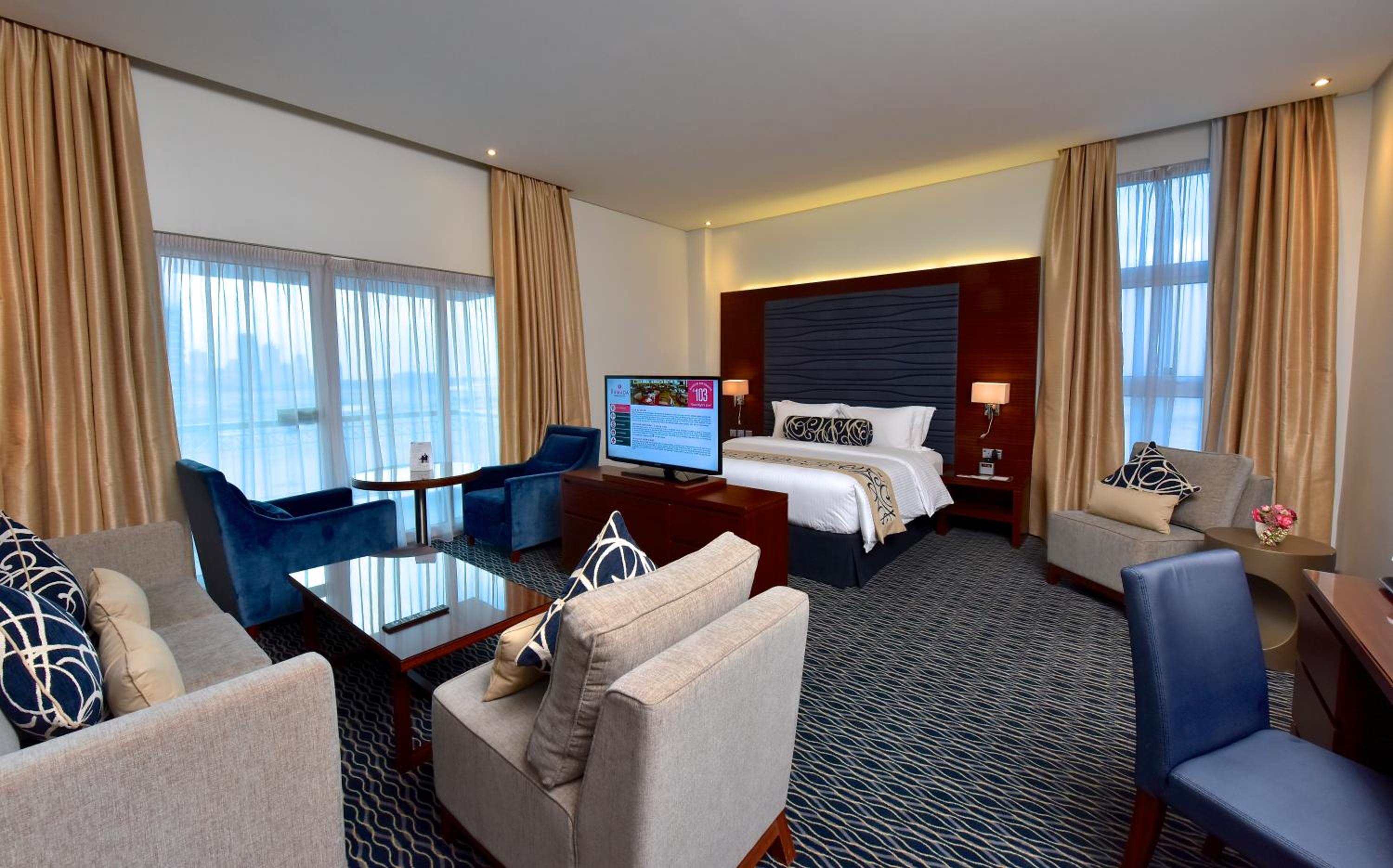 Business - King Room - Non-Smoking