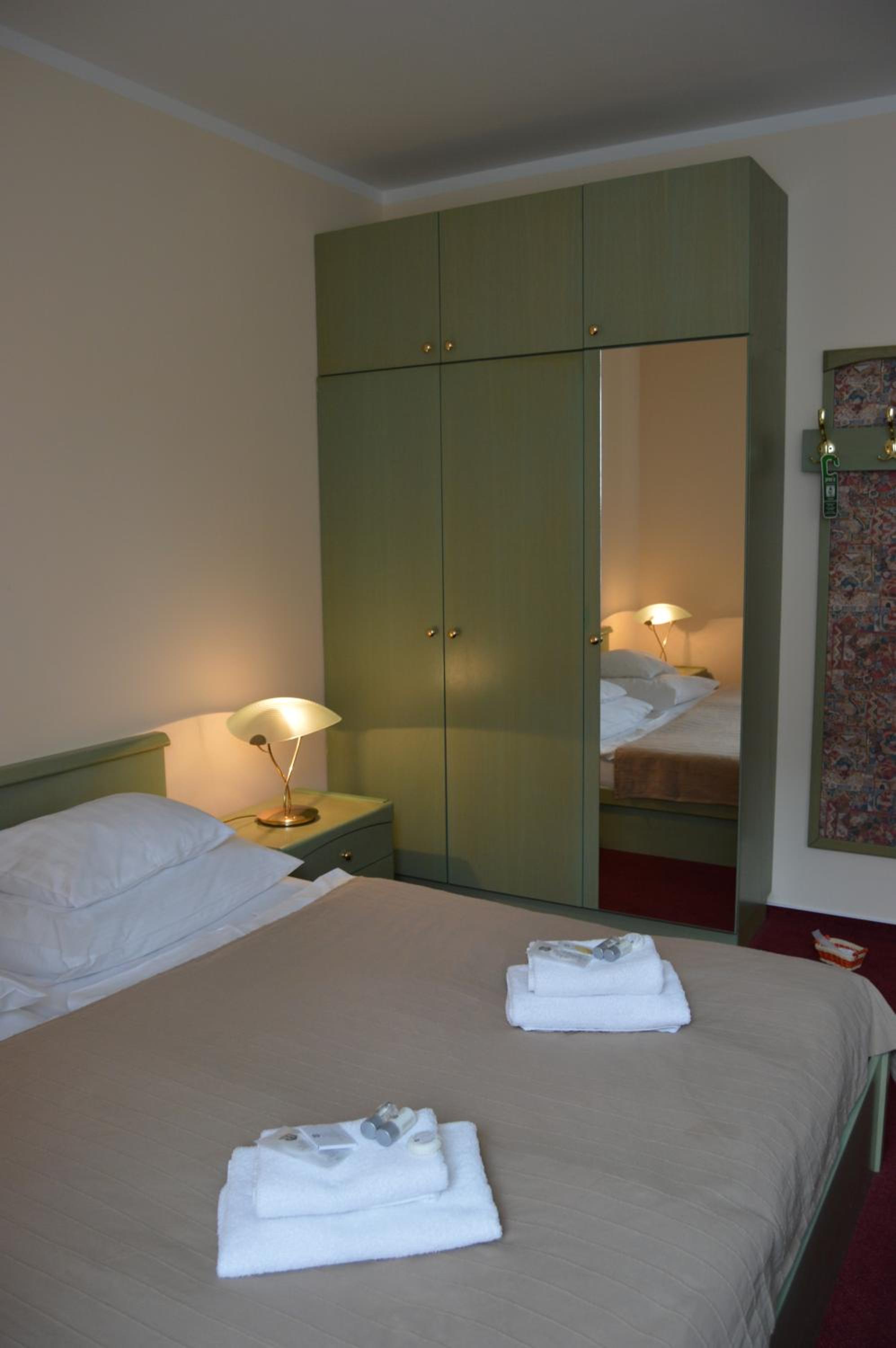 Double Room with Private Bathroom — the supplier's photographs — photo 6