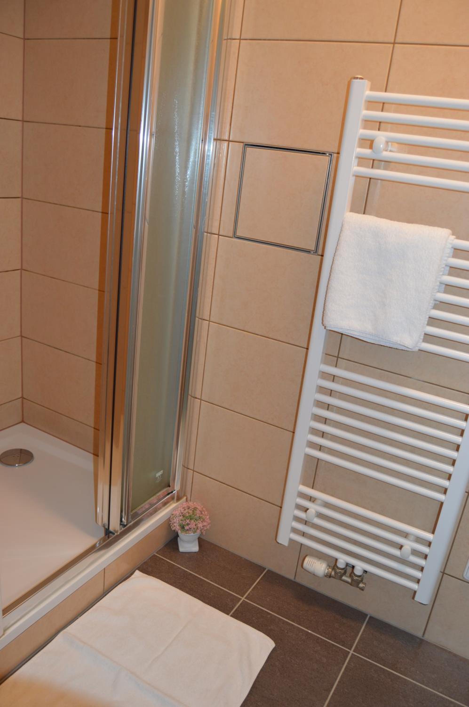 Double Room with Private Bathroom — the supplier's photographs — photo 4