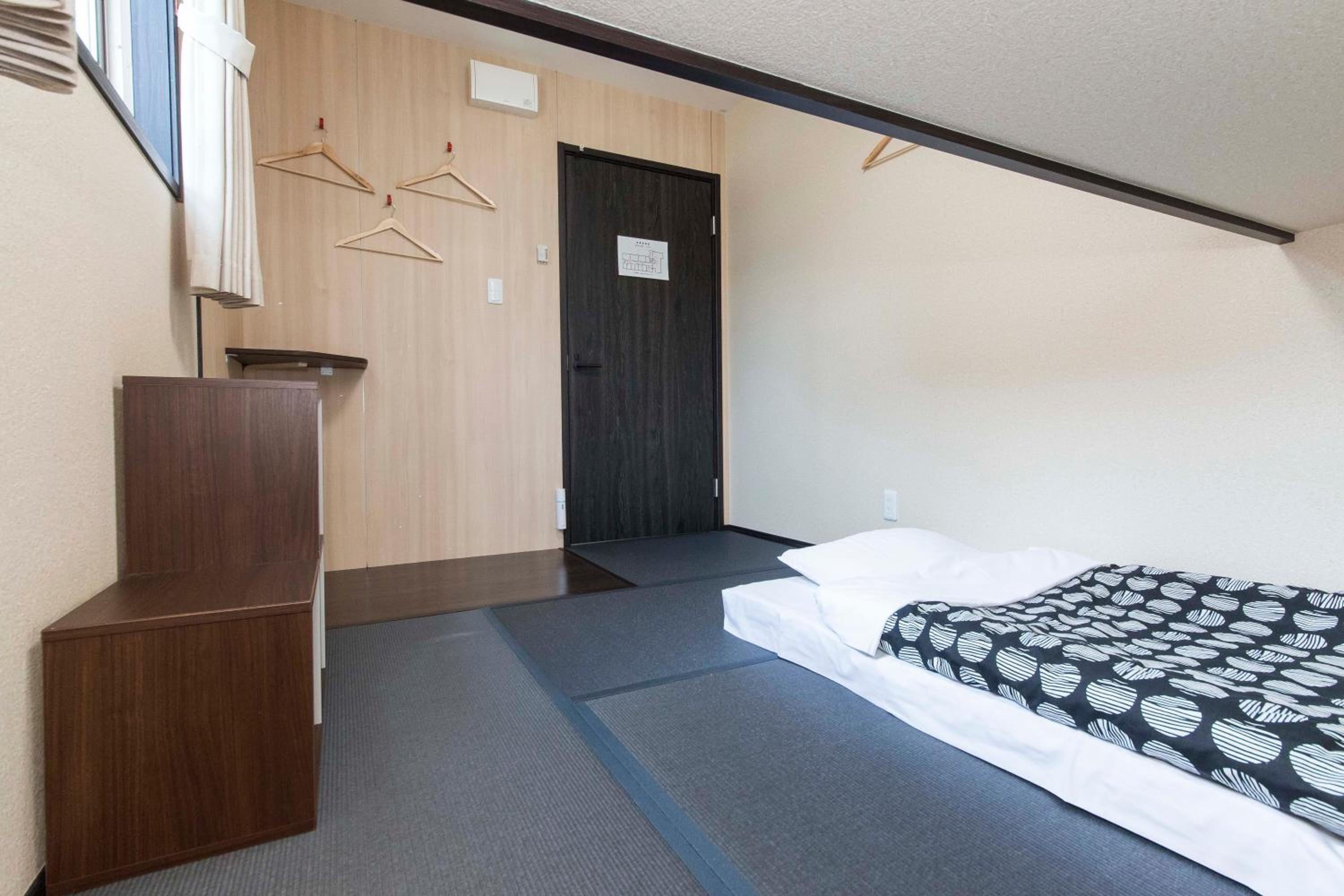 Twin Room with Extra Bed photo 3