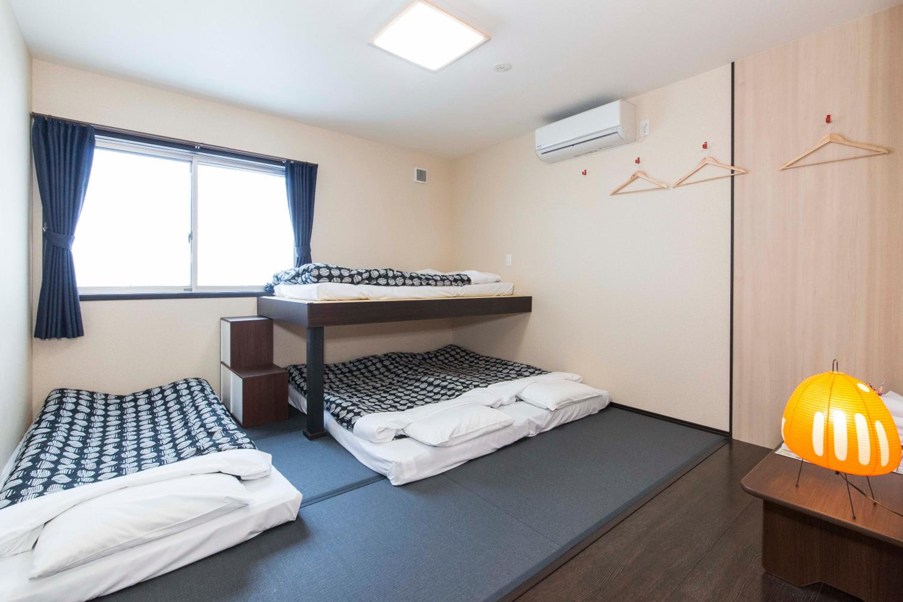 Economy Quadruple Room with Shared Bathroom photo 3