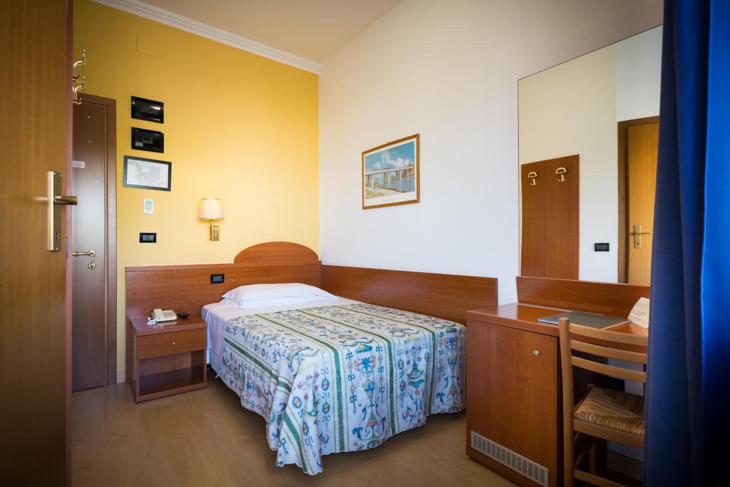 Single Room With Partial Sea View photo 1