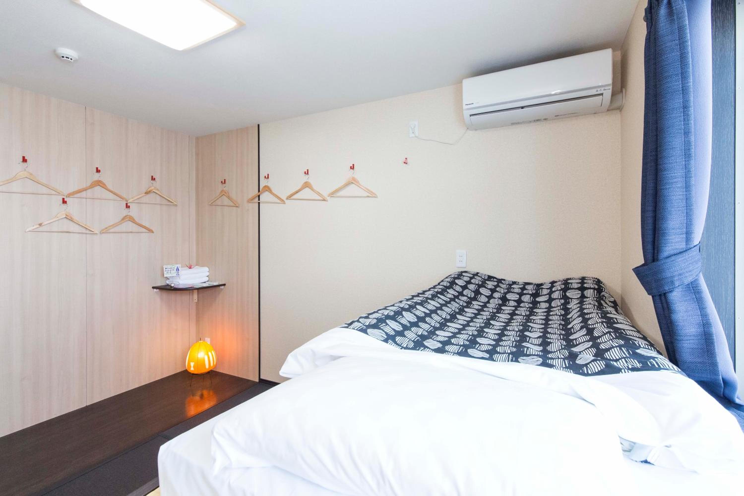 Economy Triple Room with Shared Bathroom photo 2