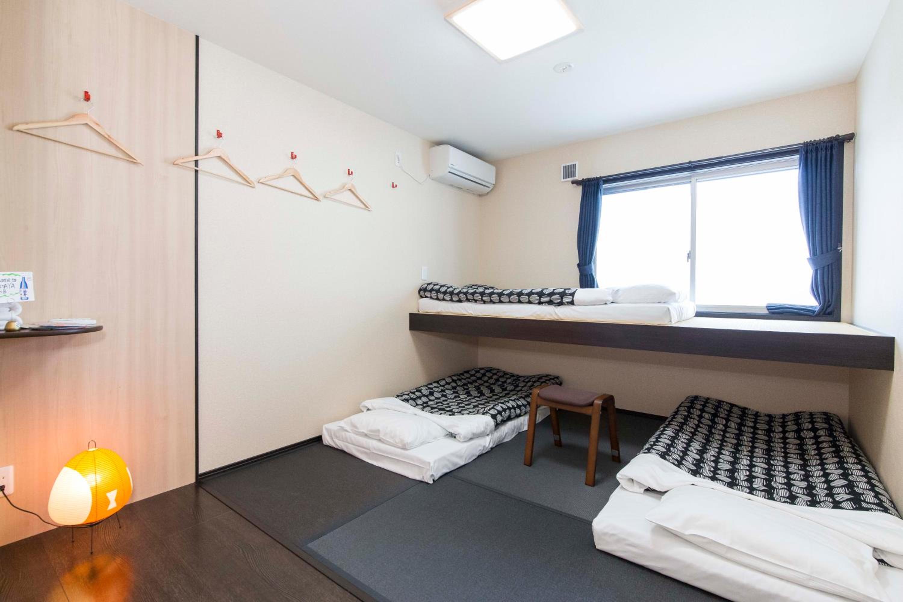 Economy Triple Room with Shared Bathroom photo 3