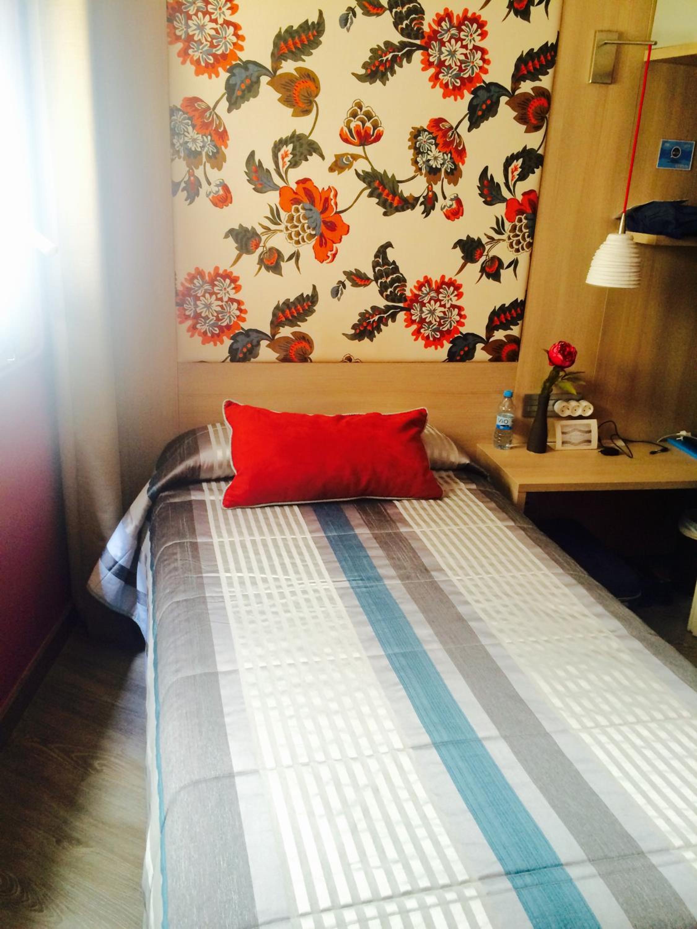 Single Room photo 2