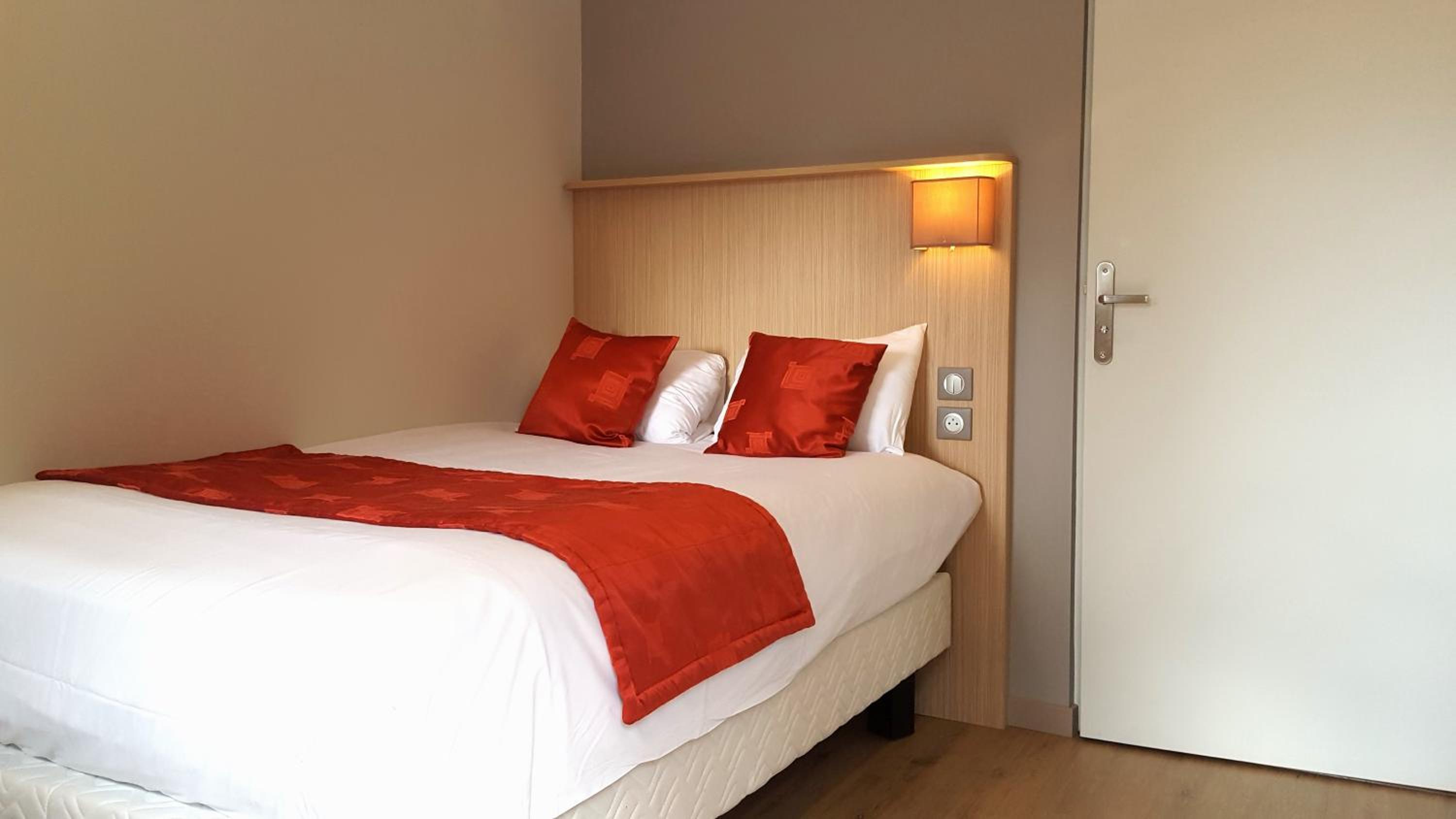 Single Room - Disability Access photo 3