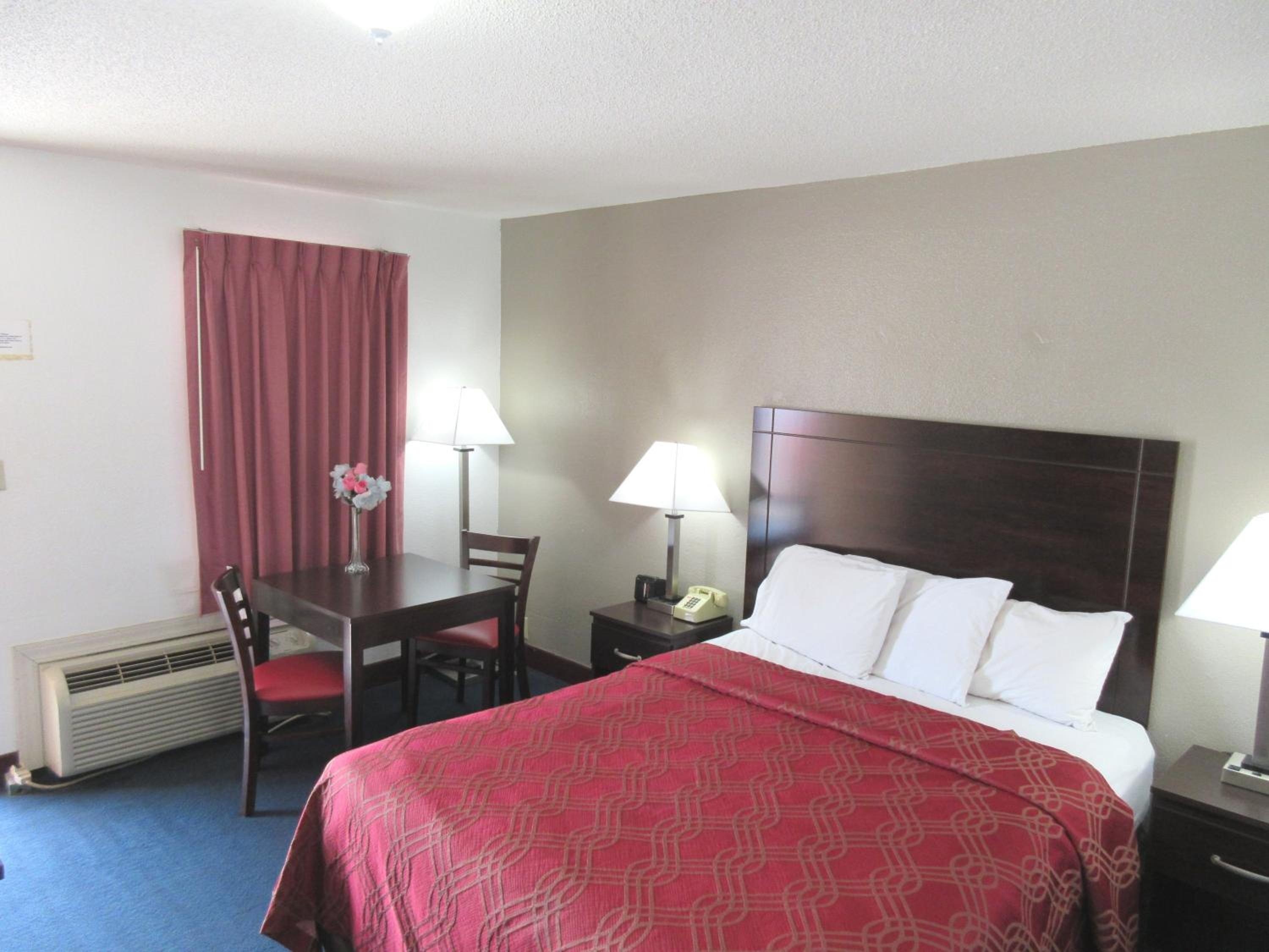 Queen Room - Smoking/Ground Floor  - Photo 9