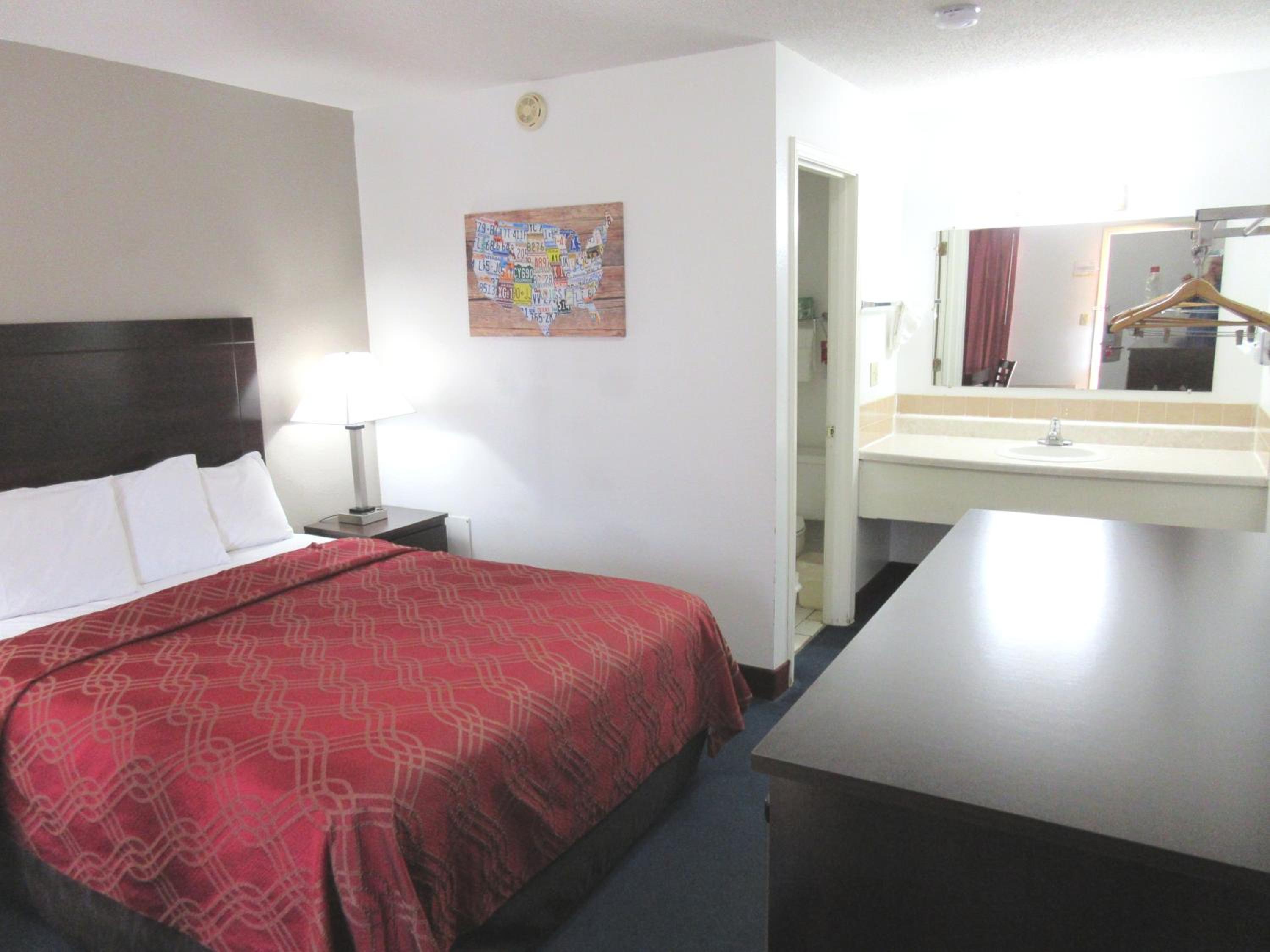 Queen Room - Smoking/Ground Floor  - Photo 7