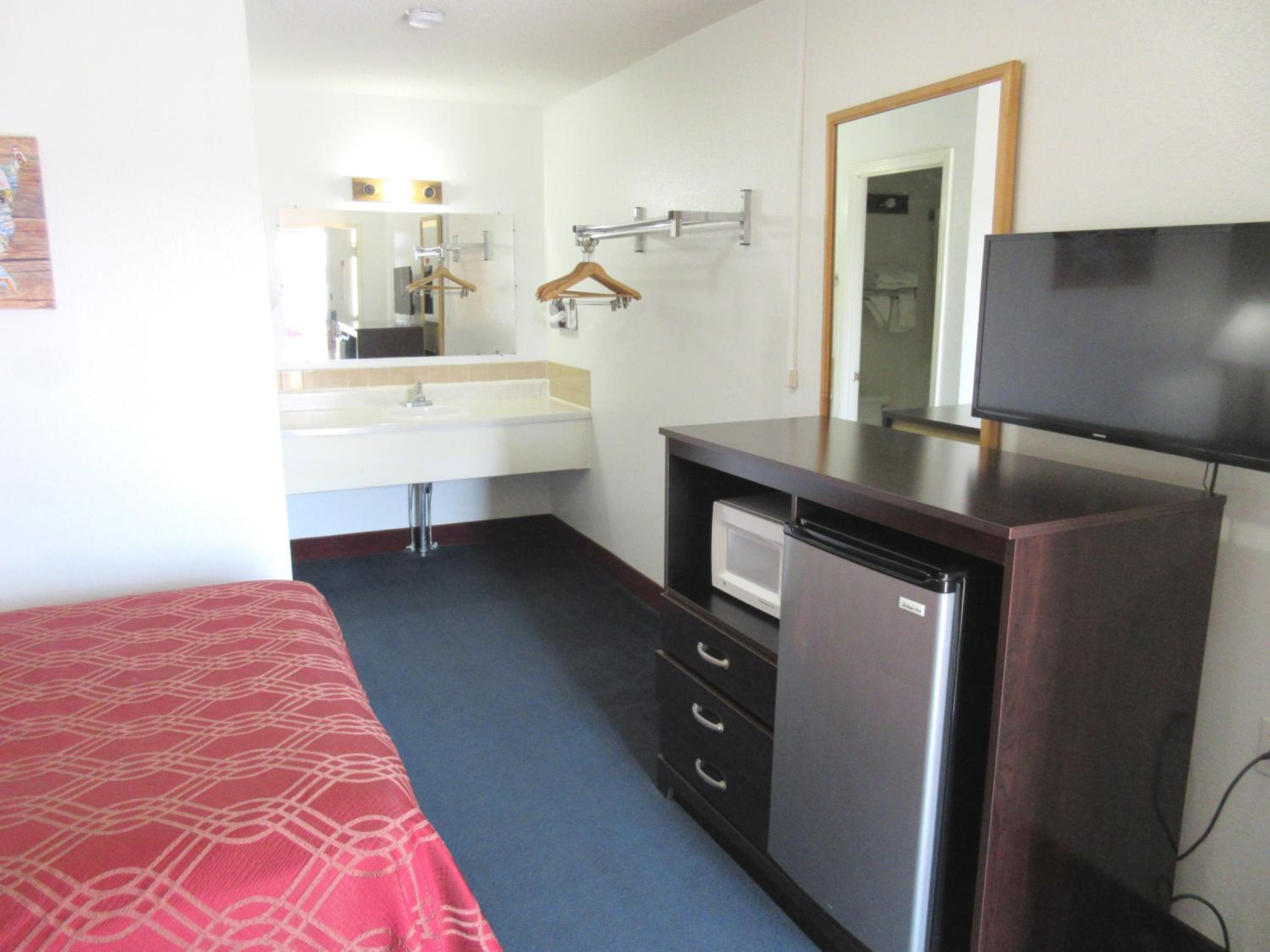Queen Room - Smoking/Ground Floor  - Photo 3
