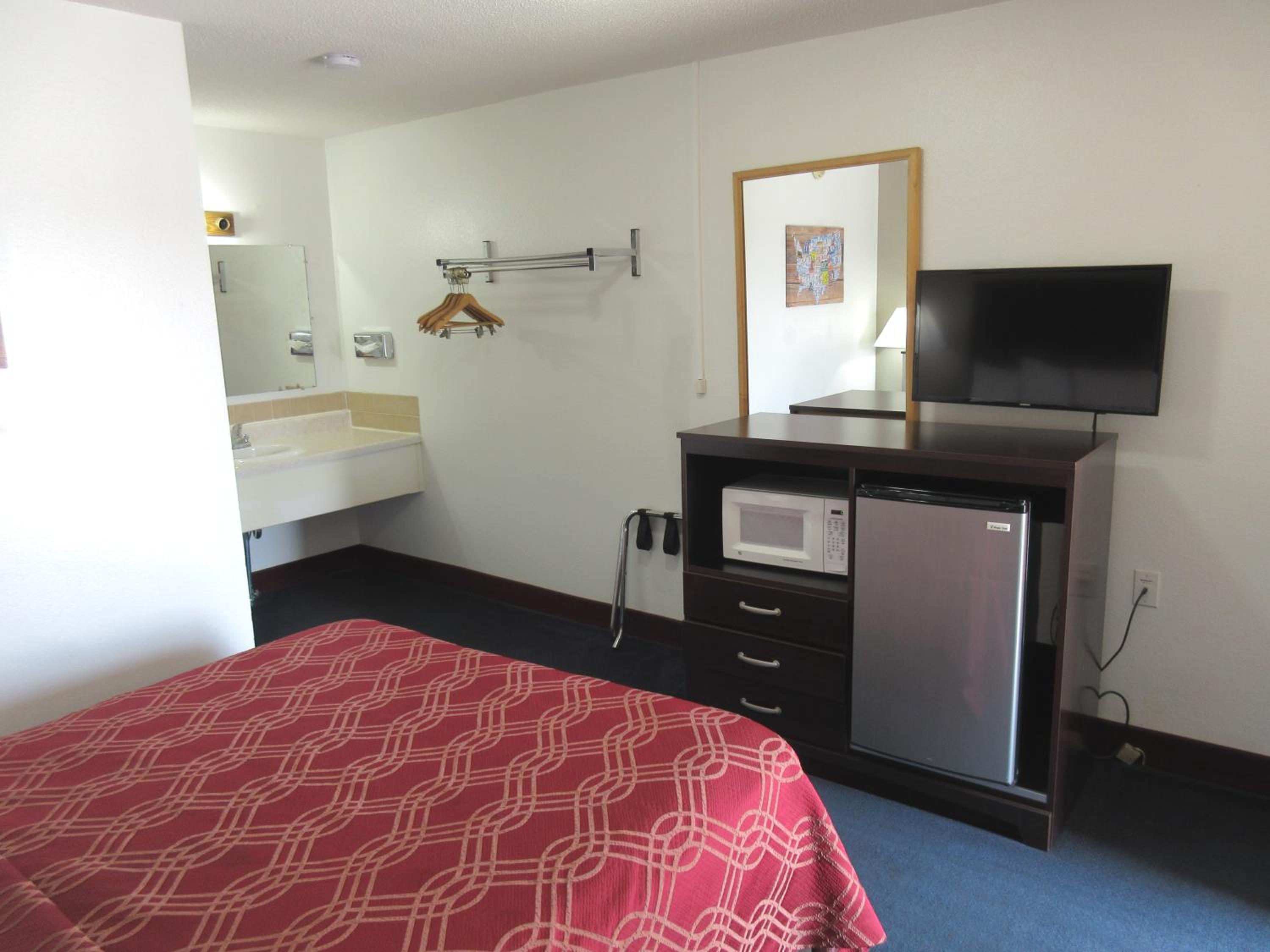 Queen Room - Smoking/Ground Floor  - Photo 8