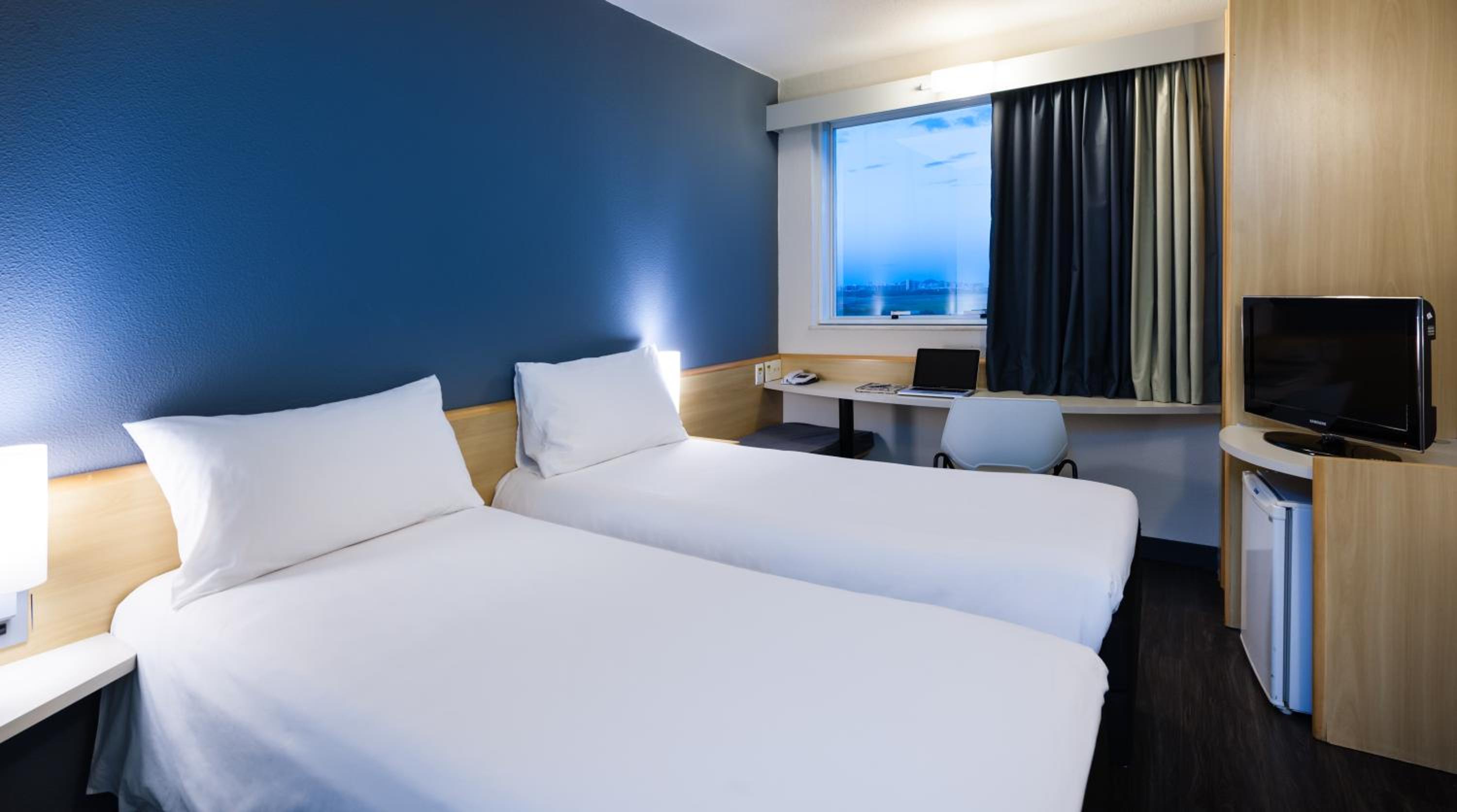 Standard Twin Room - Photo 1