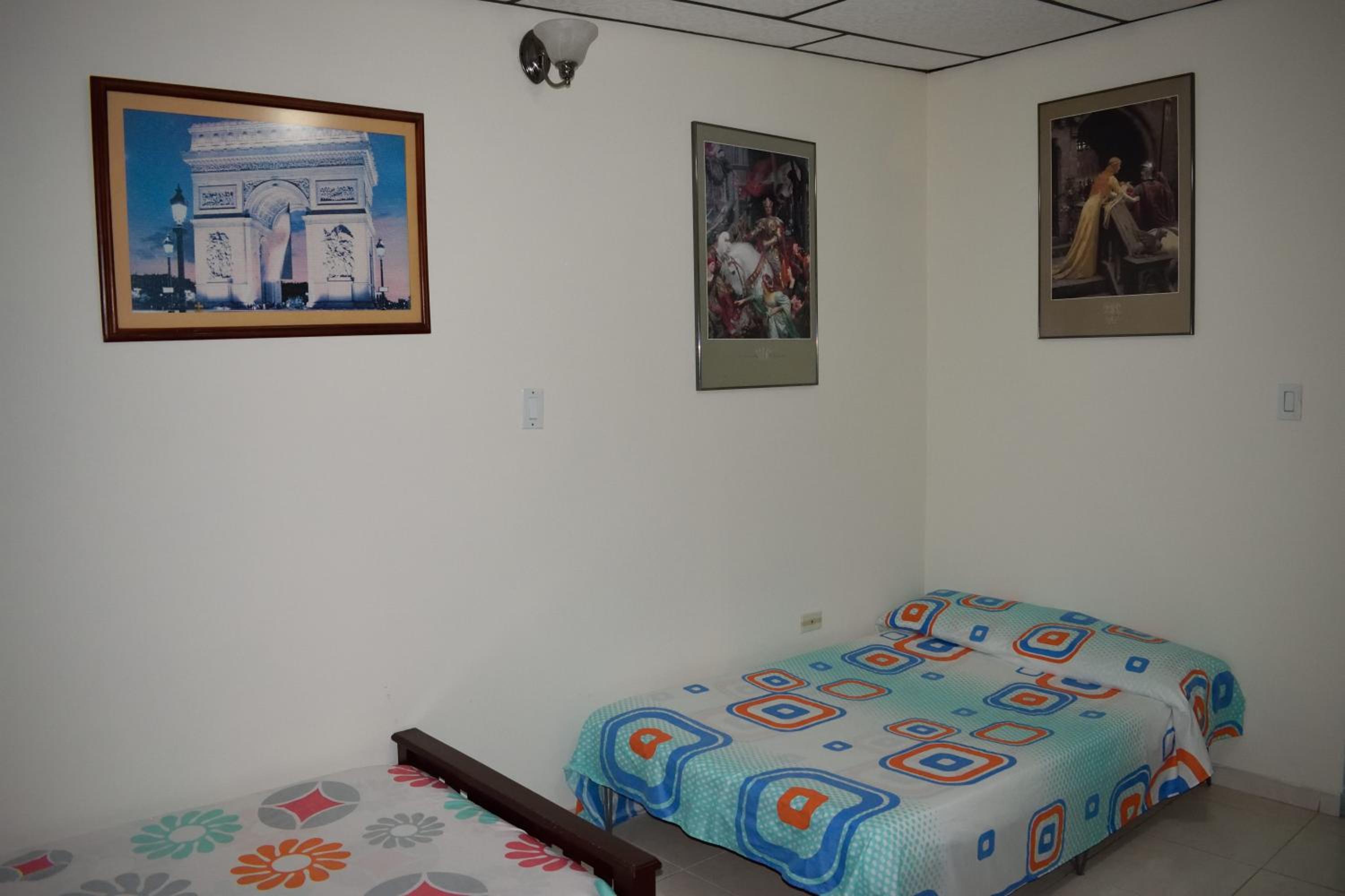 Family Room with Private Bathroom photo 2