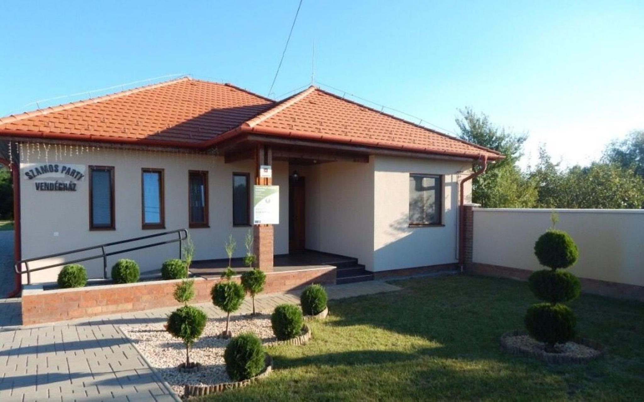 Three-Bedroom House photo 2