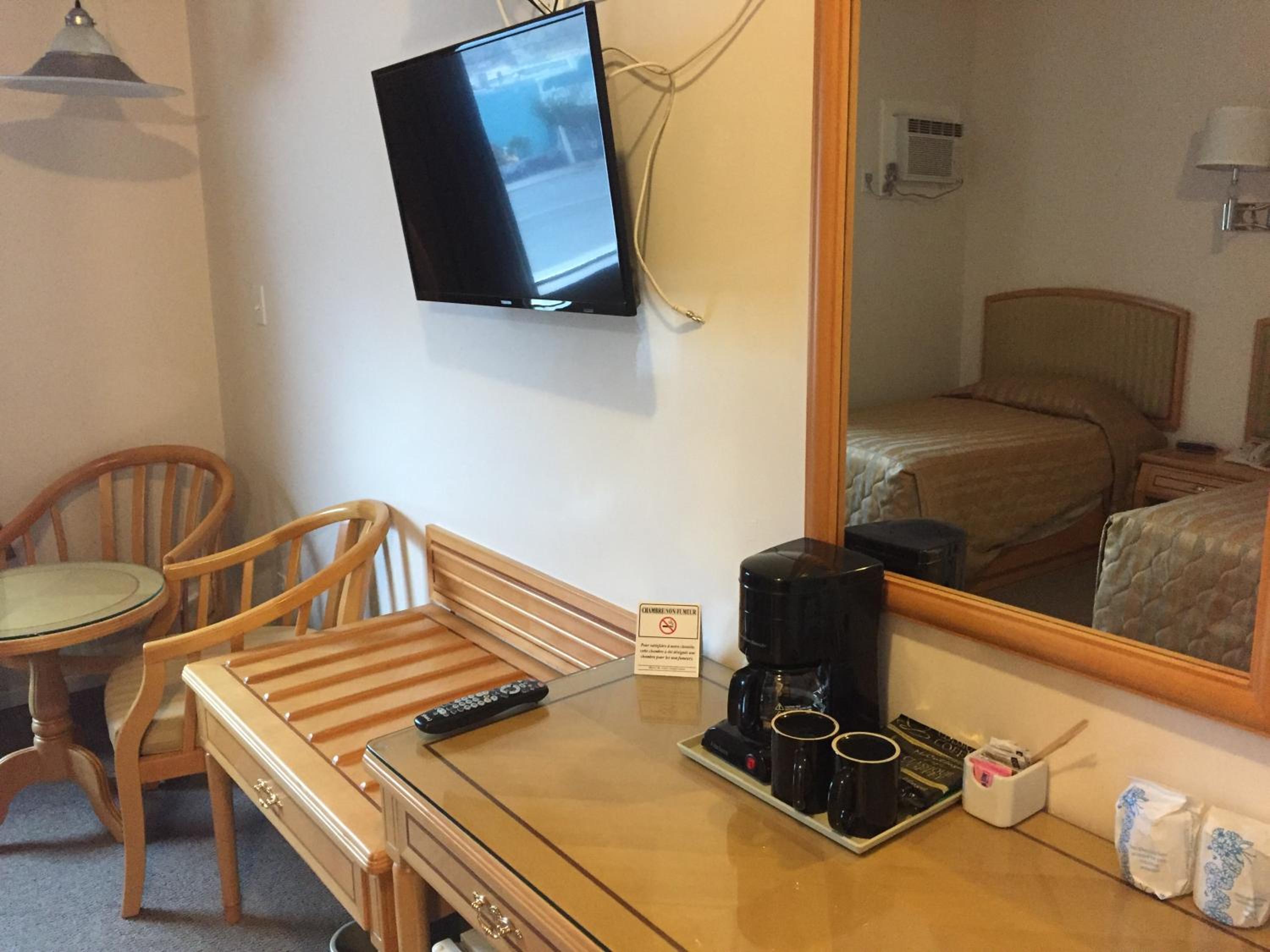 Twin Room - Photo 1