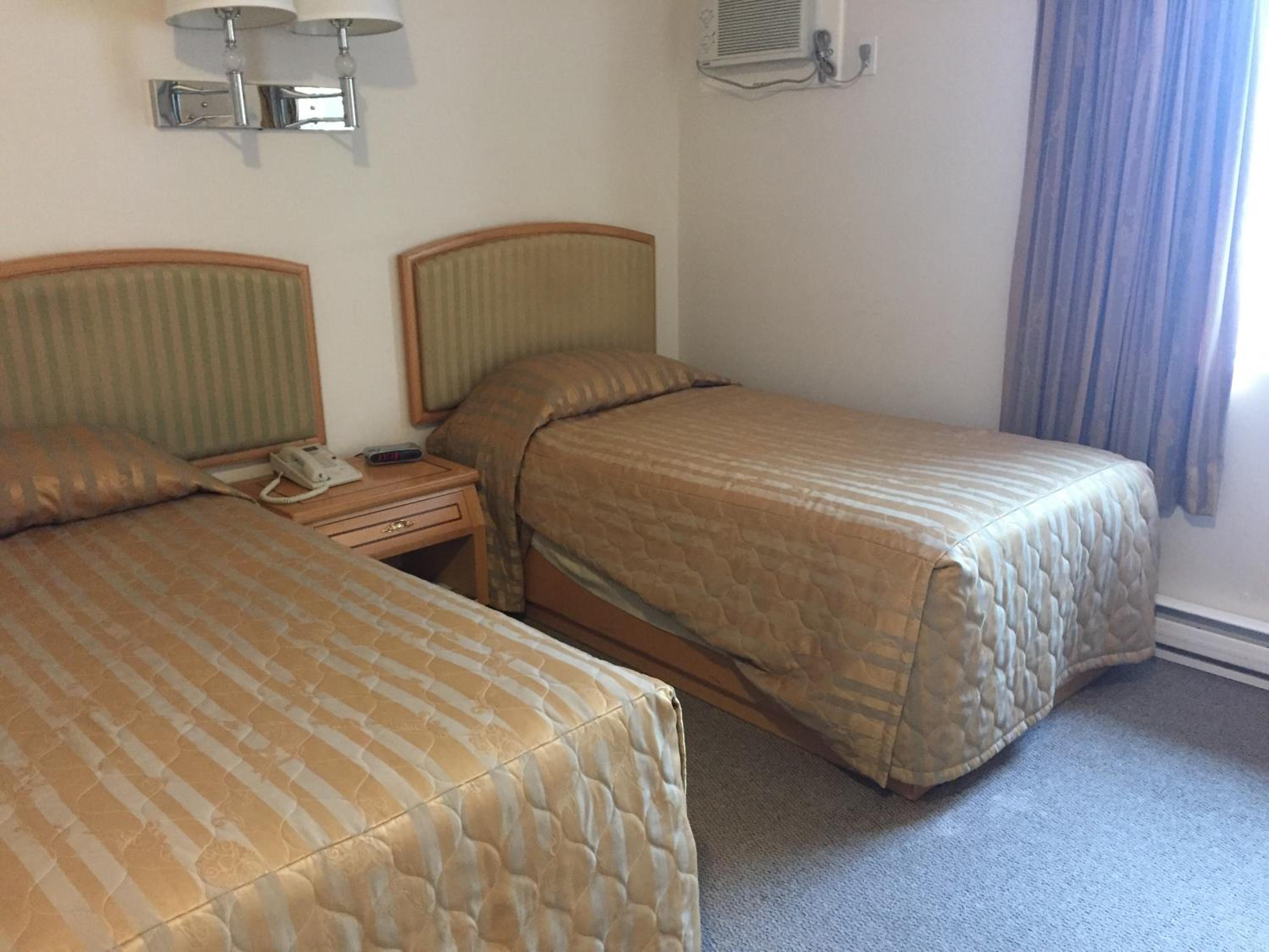 Twin Room - Photo 2