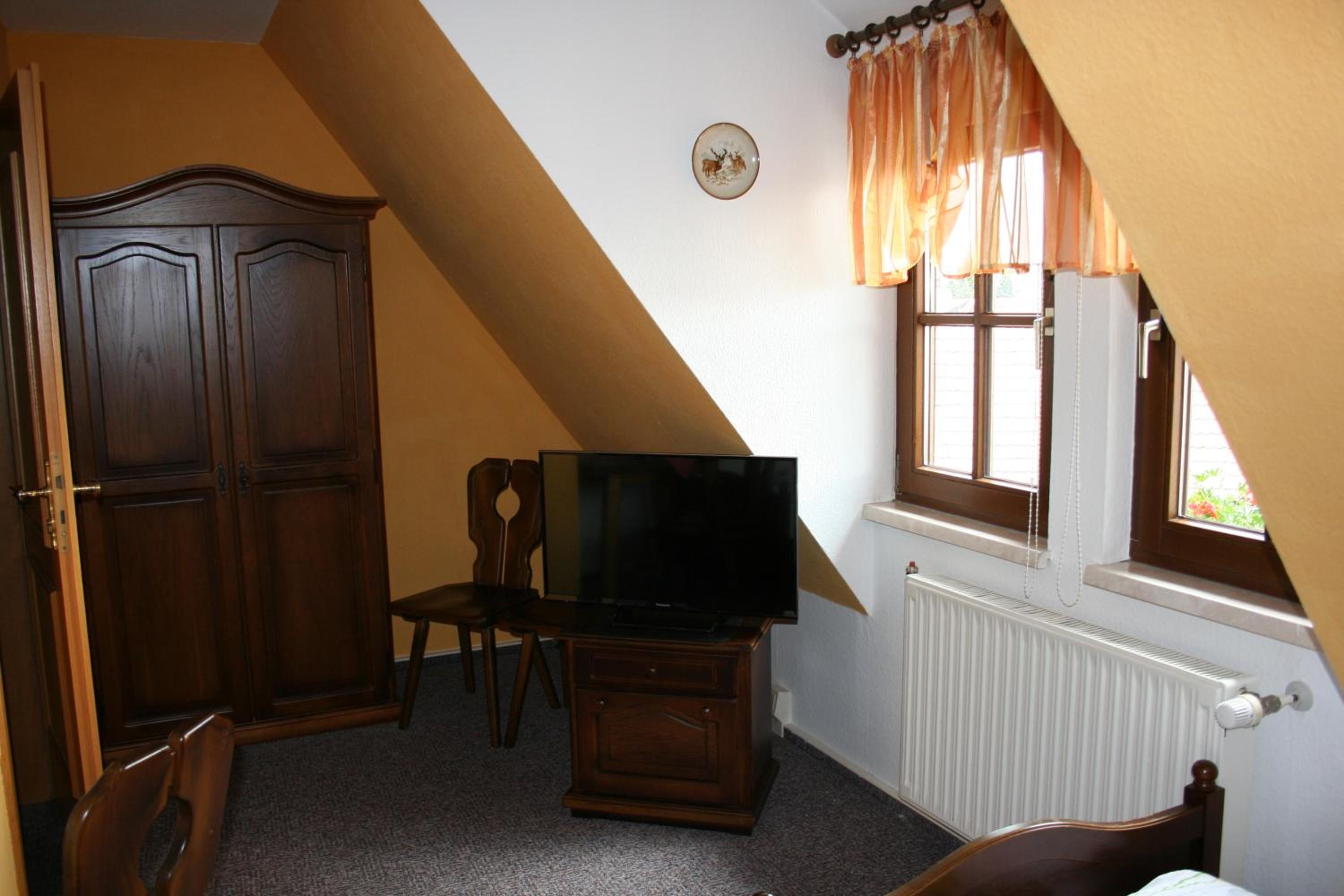 Deluxe Family Room - Photo 2