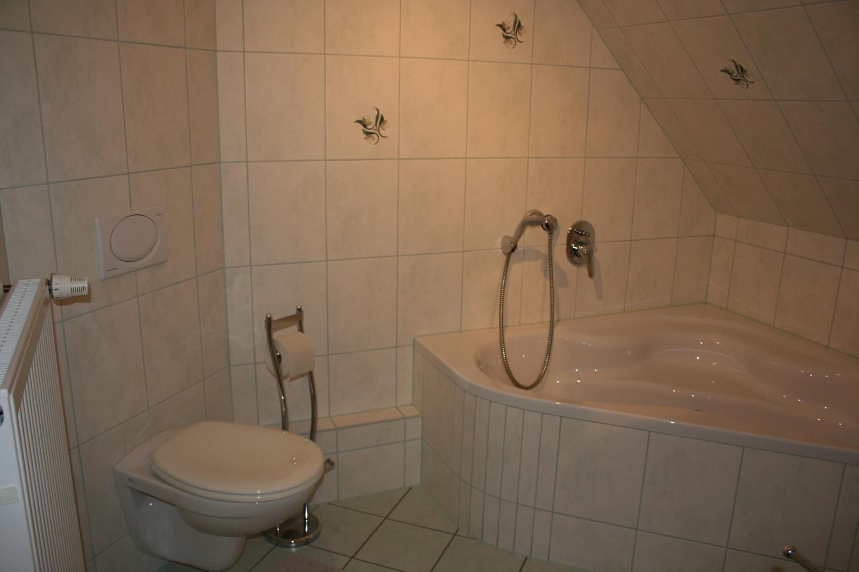 Family Room with Private Bathroom - Photo 2