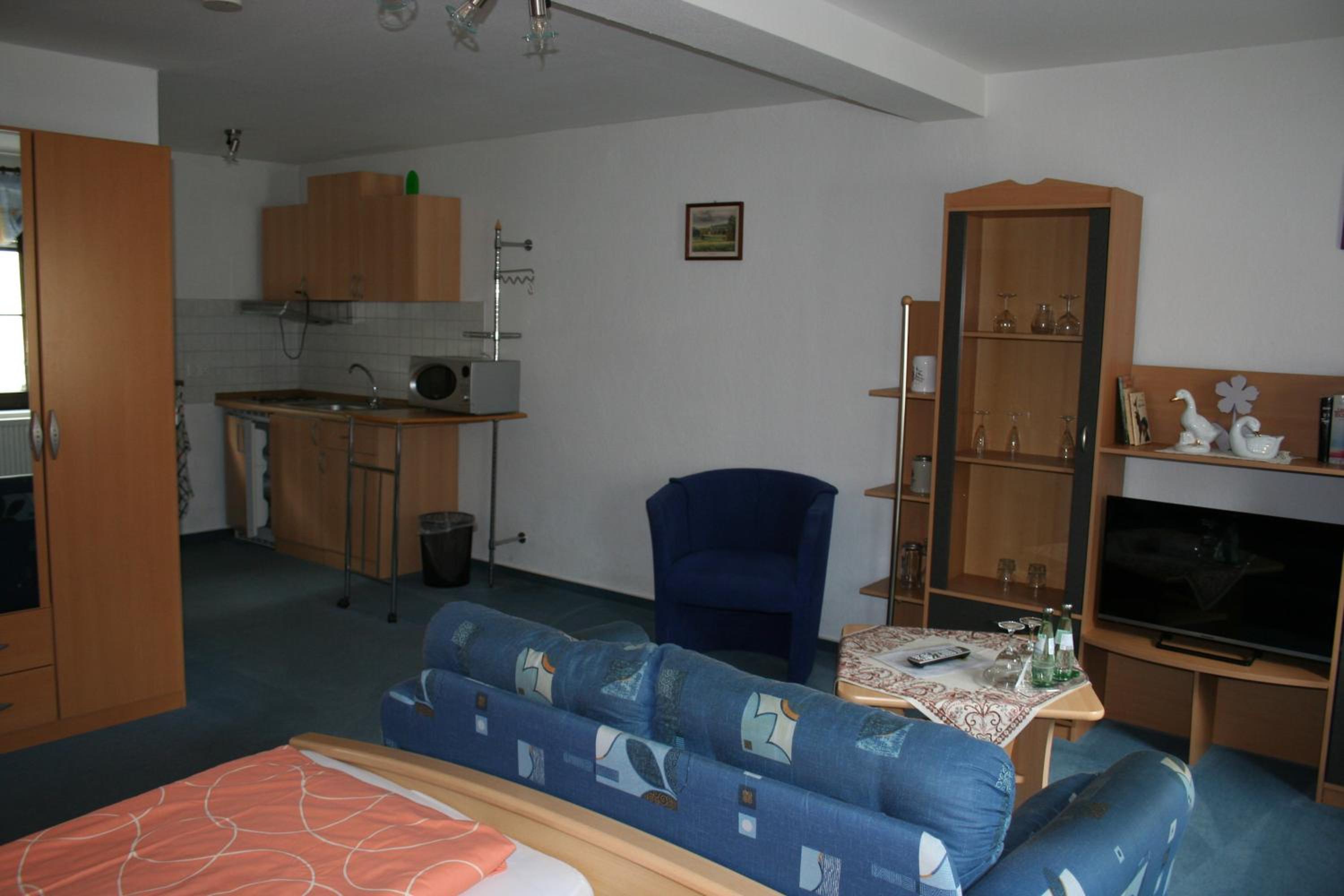 Deluxe Double Room with Shower - Photo 8