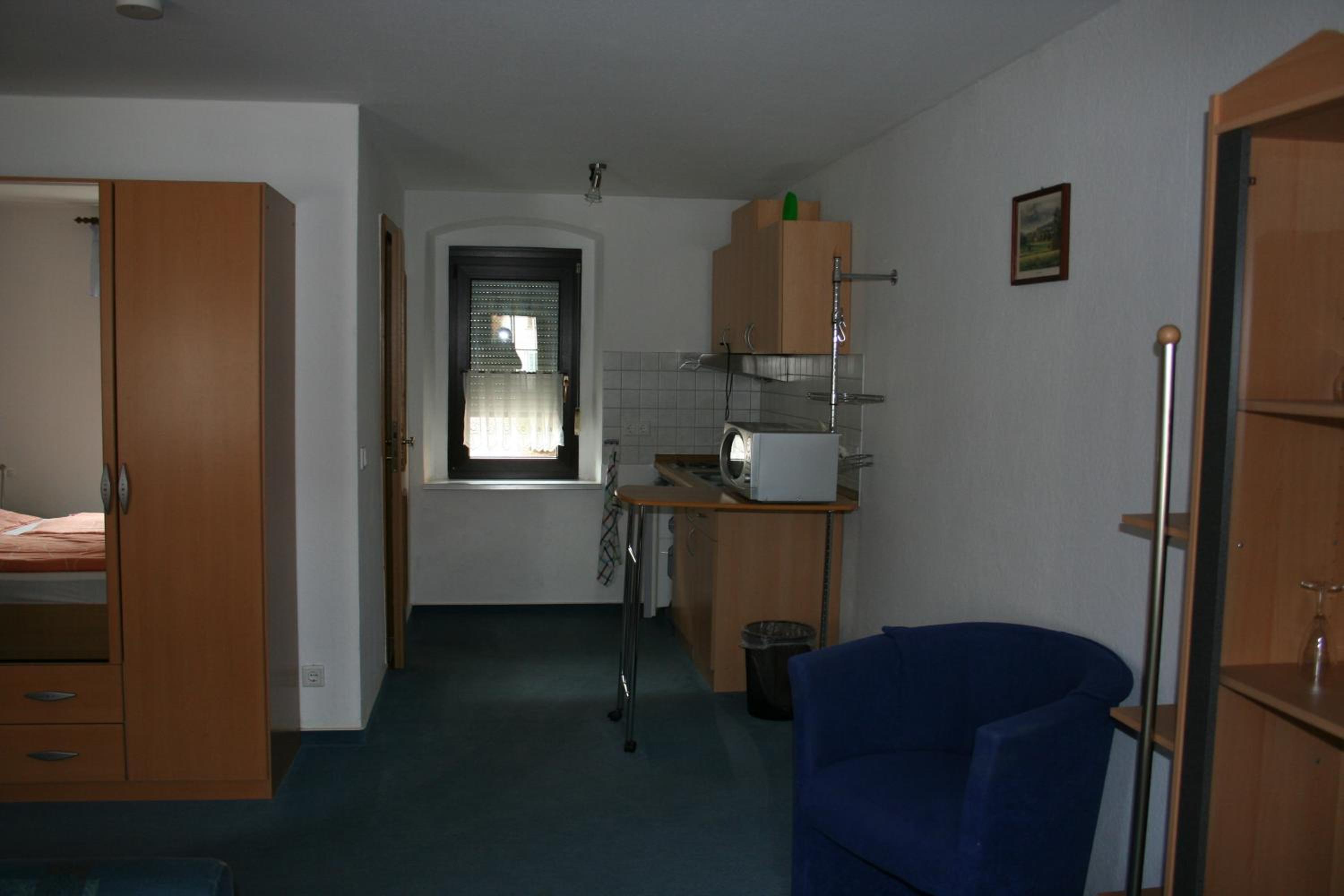 Deluxe Double Room with Shower - Photo 7